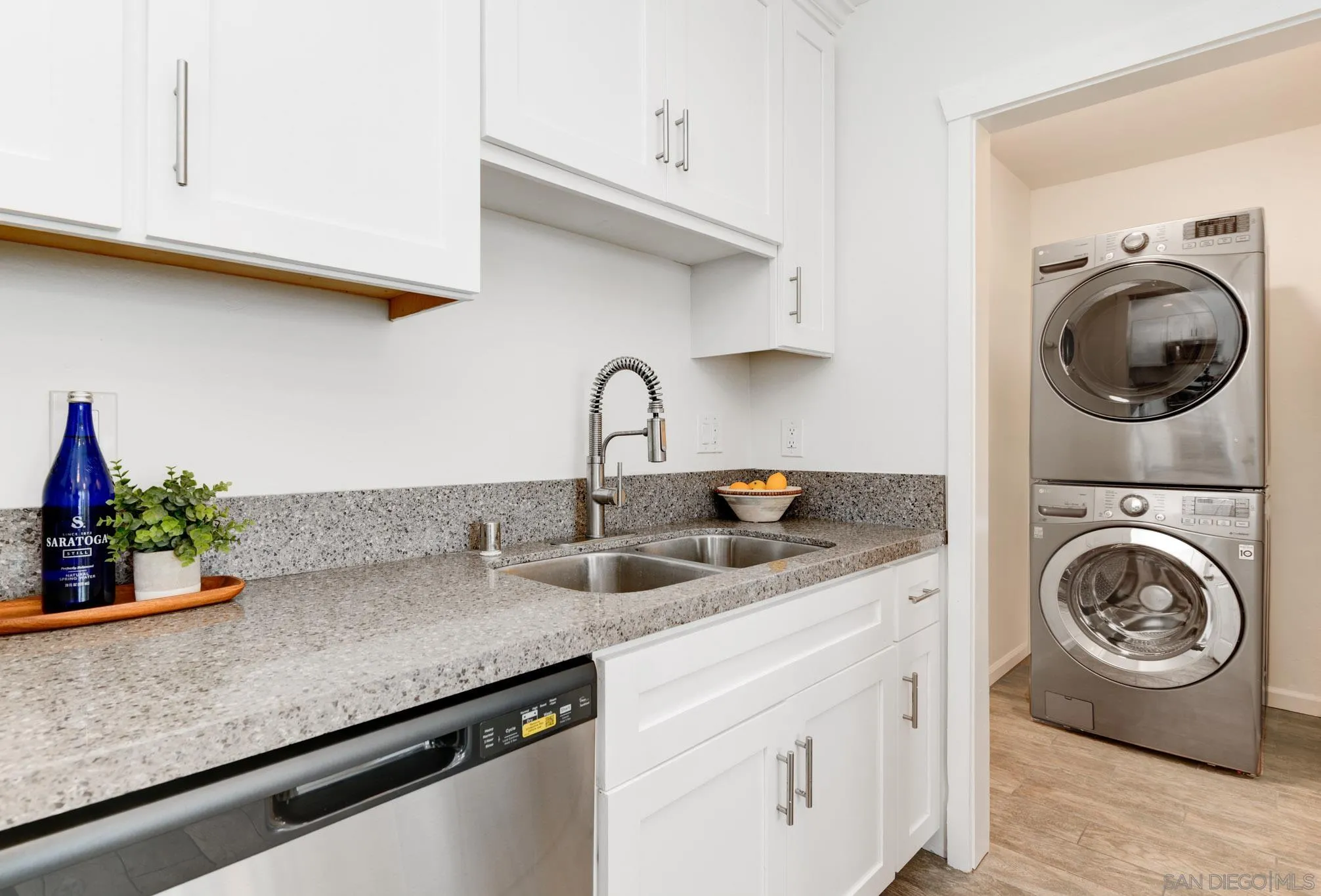 https://cdn.realtyfeed.com/cdn/127/260010266/723786950b9367b96661906907eab11f.webp