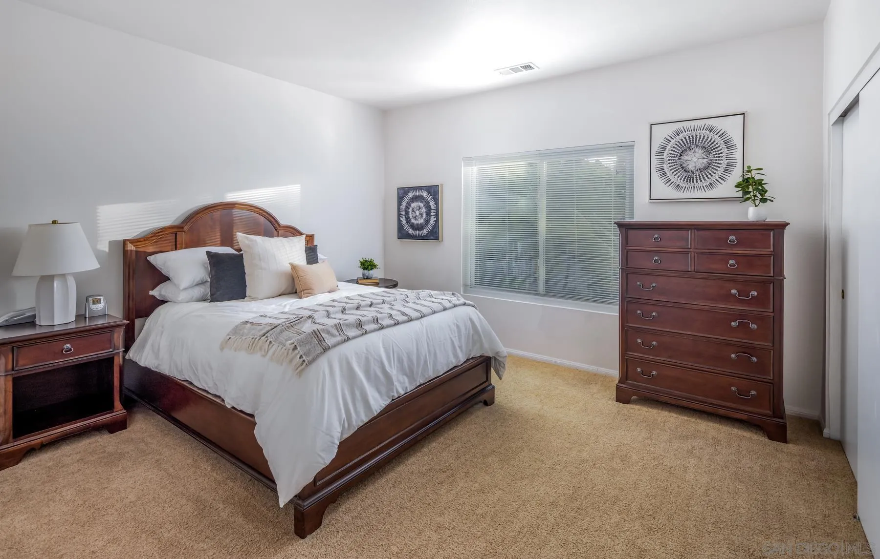 https://cdn.realtyfeed.com/cdn/127/260010276/d191d7f2cc103a42be1ddd2ec346f41f.webp