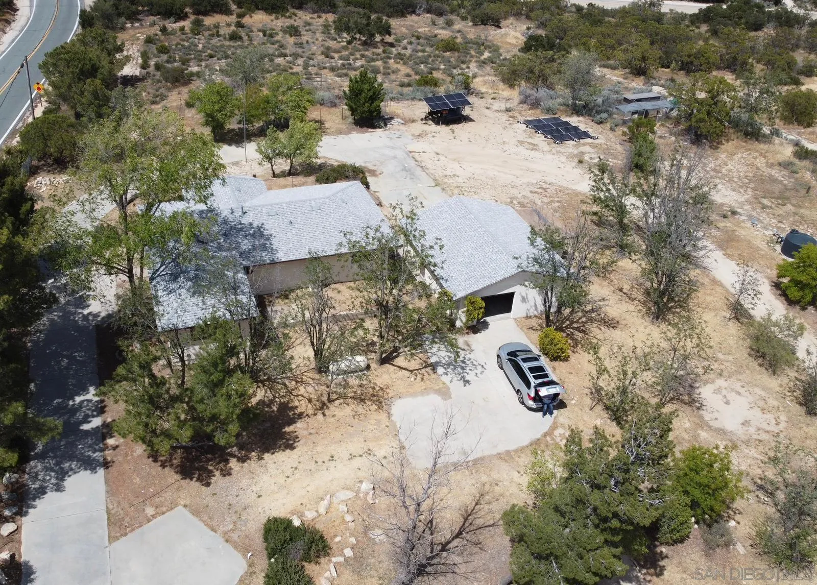 https://cdn.realtyfeed.com/cdn/127/260010285/70ec358f4525441f4f97344ec81a4ce4.webp