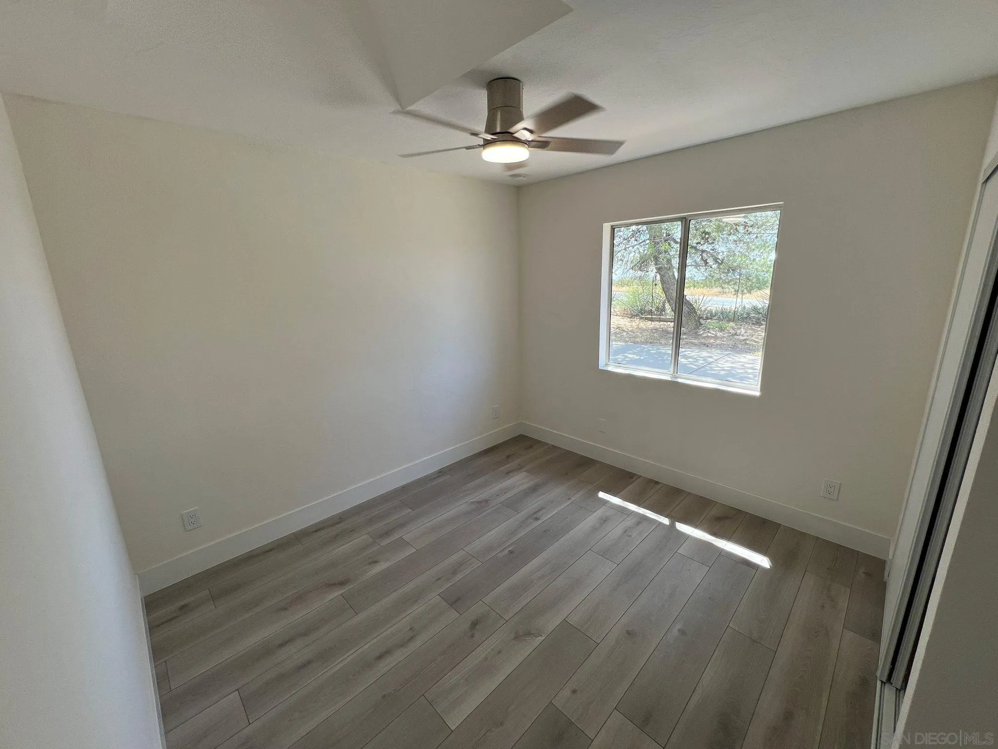 https://cdn.realtyfeed.com/cdn/127/260010285/92ad1ac9683bb3f9cbccbaa3ed630497.webp