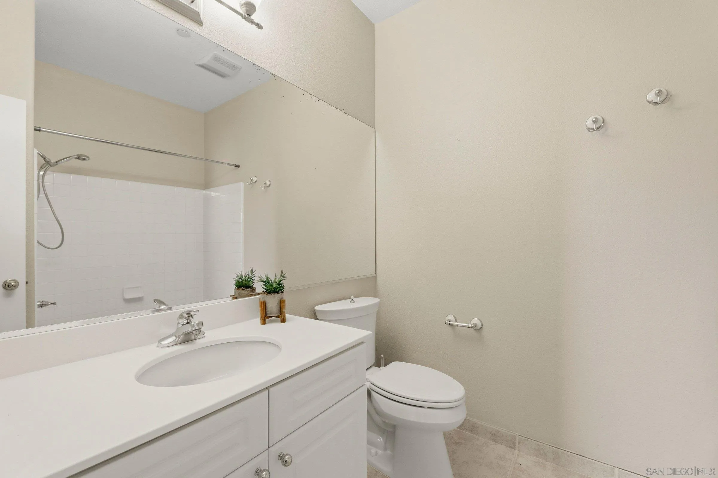 Photo #11: 260010292 Listing: Photo #11