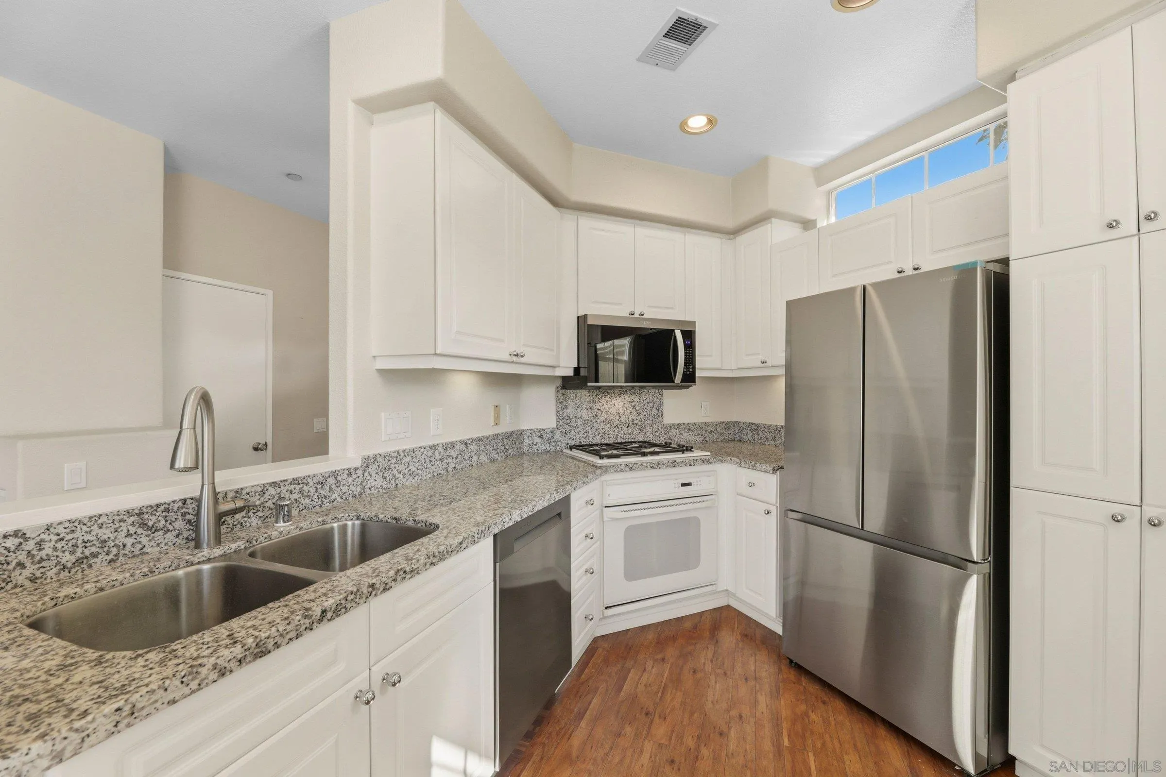 Photo #5: 260010292 Listing: Photo #5