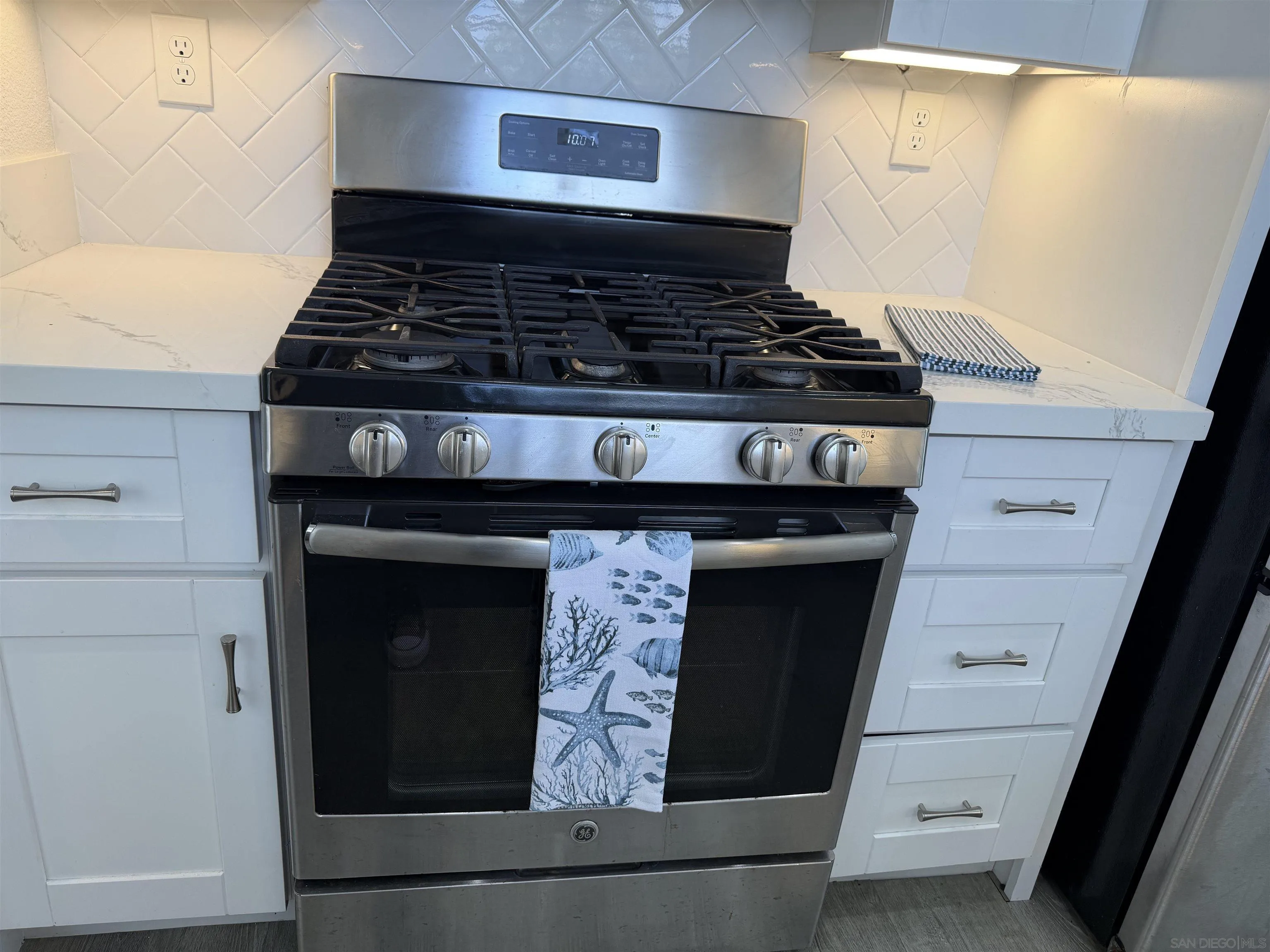 Photo #8: 260010296 Listing: Photo #8