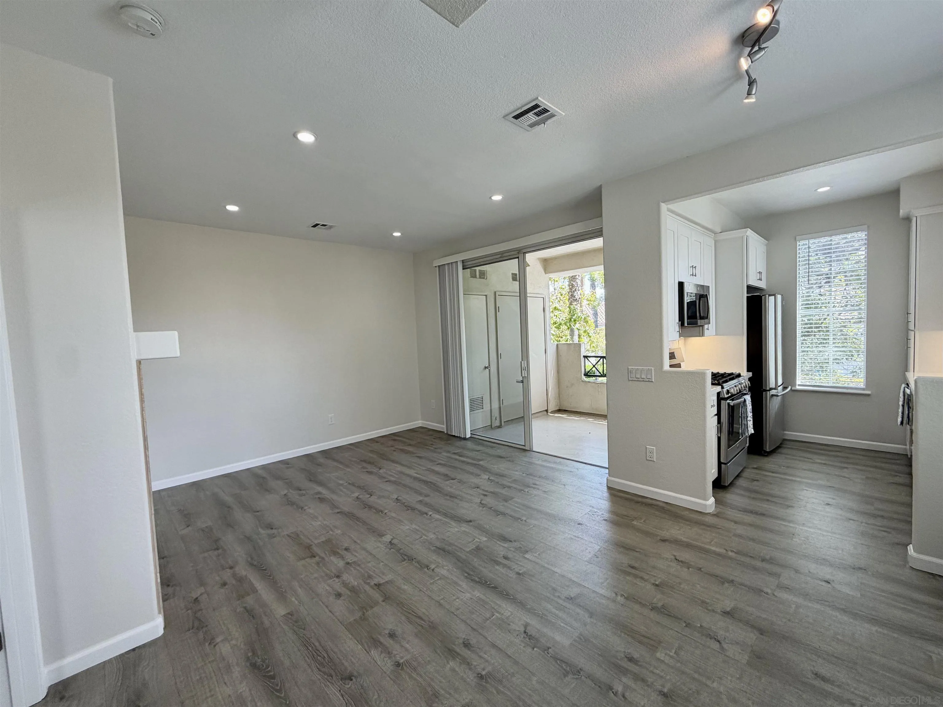 Photo #4: 260010296 Listing: Photo #4