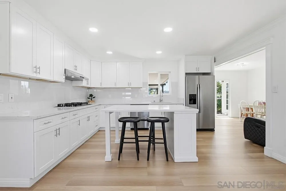 https://cdn.realtyfeed.com/cdn/127/260010297/12409310dd3feabfb158ab67519abe08.webp