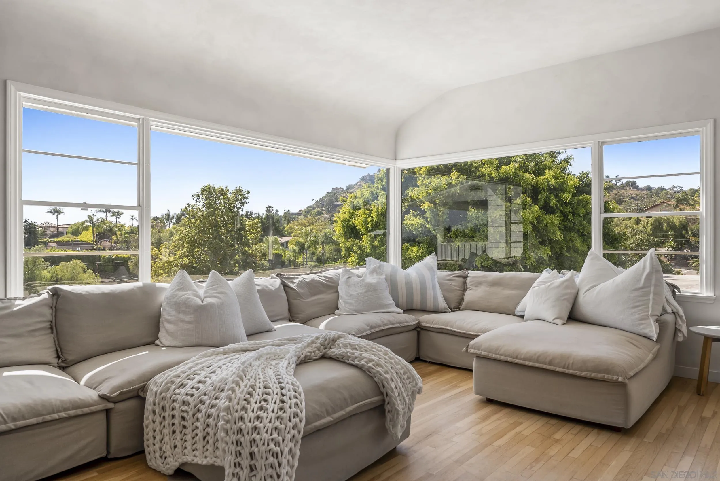 https://cdn.realtyfeed.com/cdn/127/260010298/1ad913bba480ec9b5f6579c7044d52bf.webp