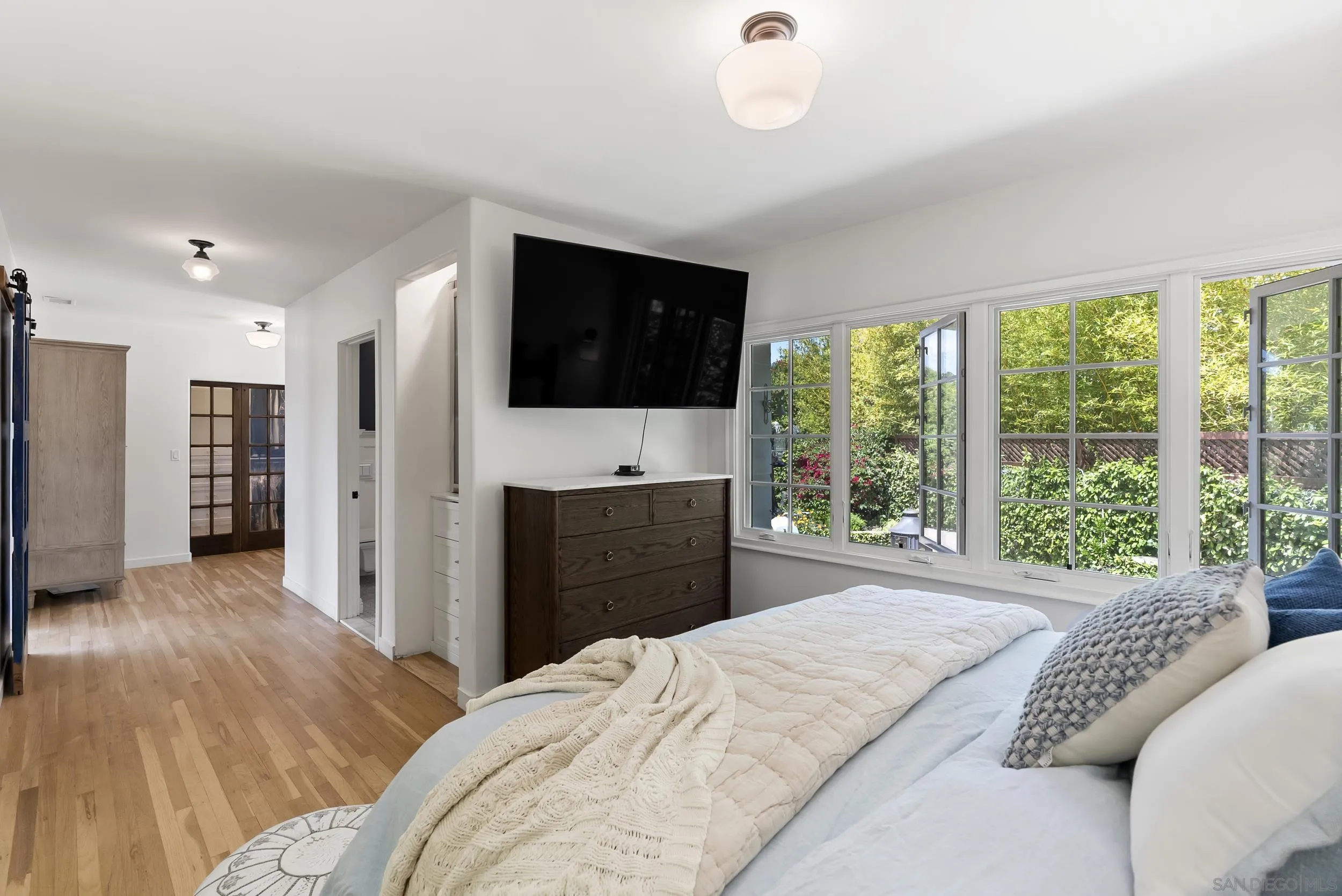 https://cdn.realtyfeed.com/cdn/127/260010298/1ef9a618cd8045392dc6f7d965ba0ad8.webp