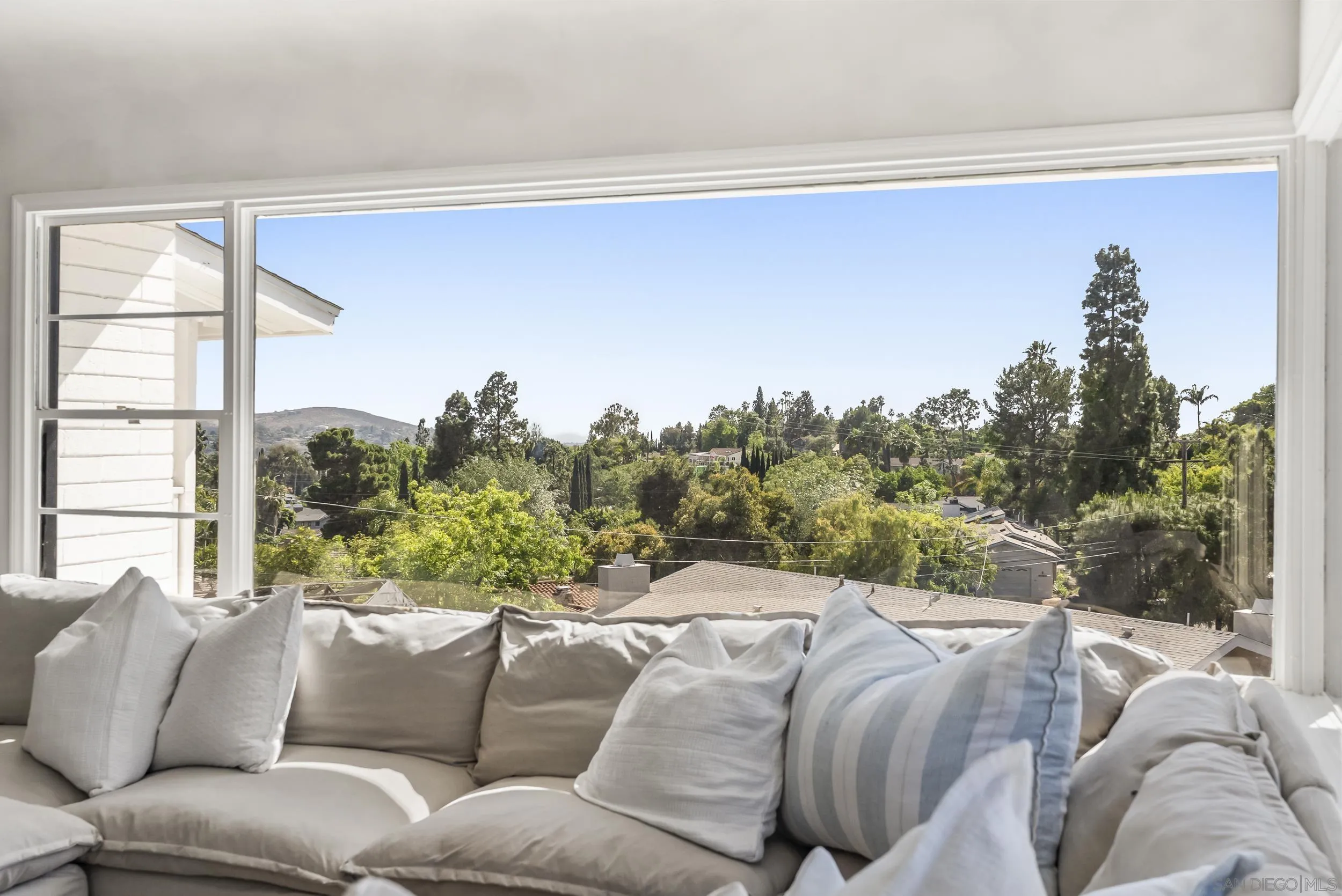https://cdn.realtyfeed.com/cdn/127/260010298/213eb1c6a38aaed0e759cbbe4ec4f9eb.webp