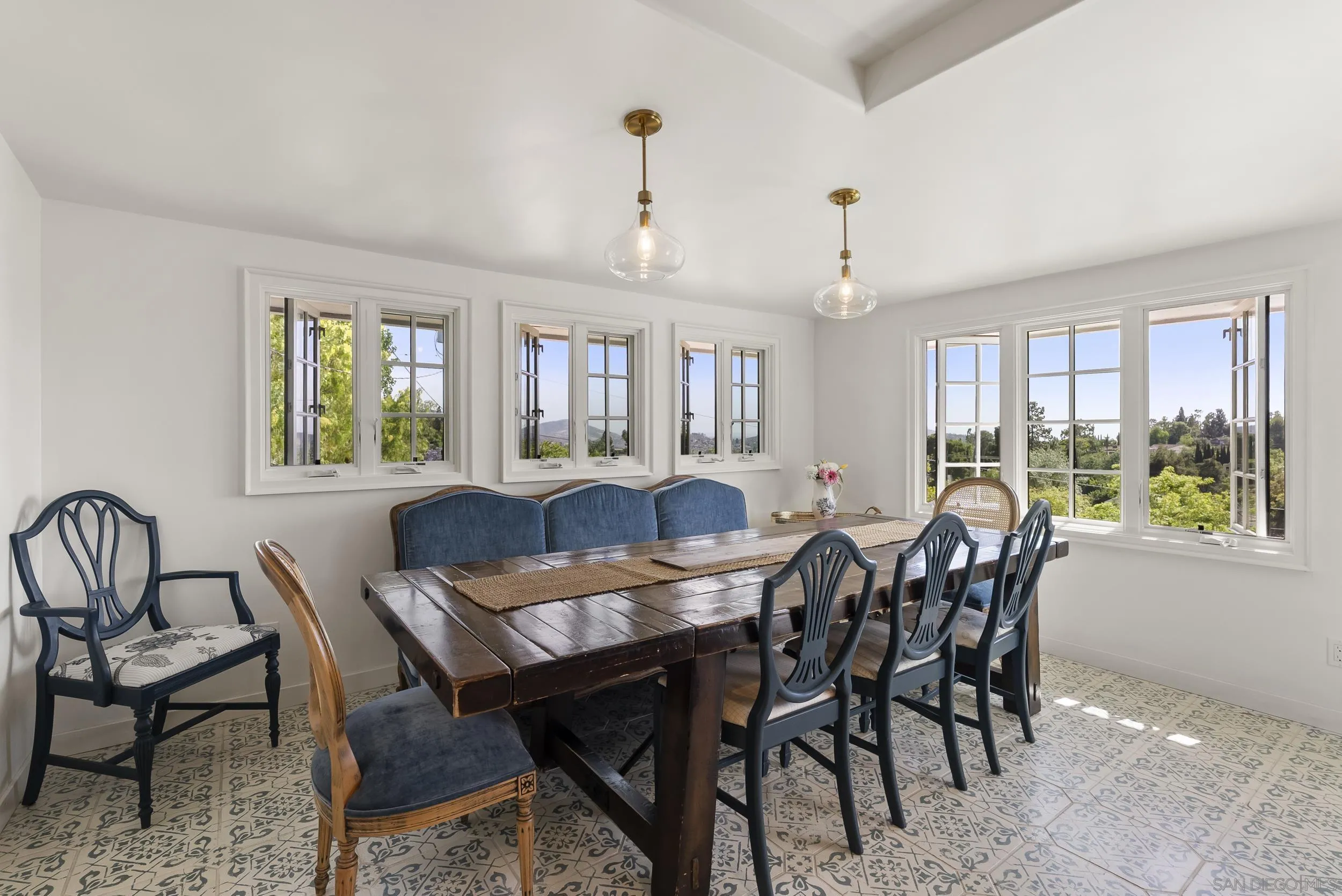 https://cdn.realtyfeed.com/cdn/127/260010298/3bdb37d8048dc66b45adf5cb7a717925.webp