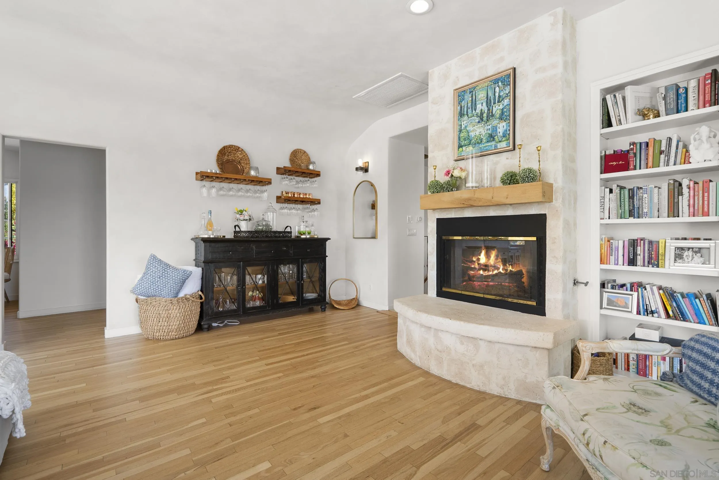 https://cdn.realtyfeed.com/cdn/127/260010298/52ed0fa73afec63ca032d030134b1e5b.webp