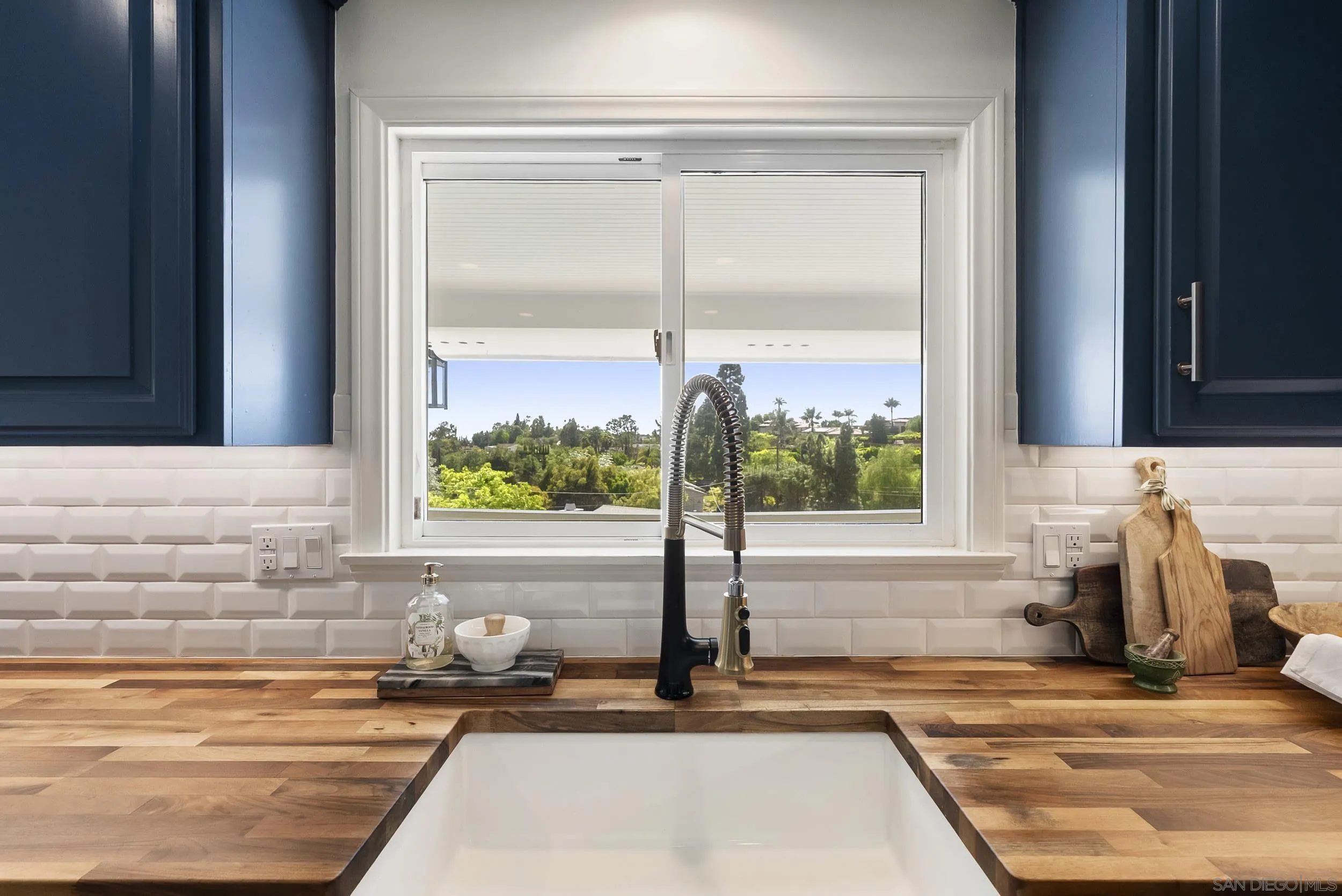 https://cdn.realtyfeed.com/cdn/127/260010298/56e7af4c6e1831d8d6da6e6af80c6a8a.webp
