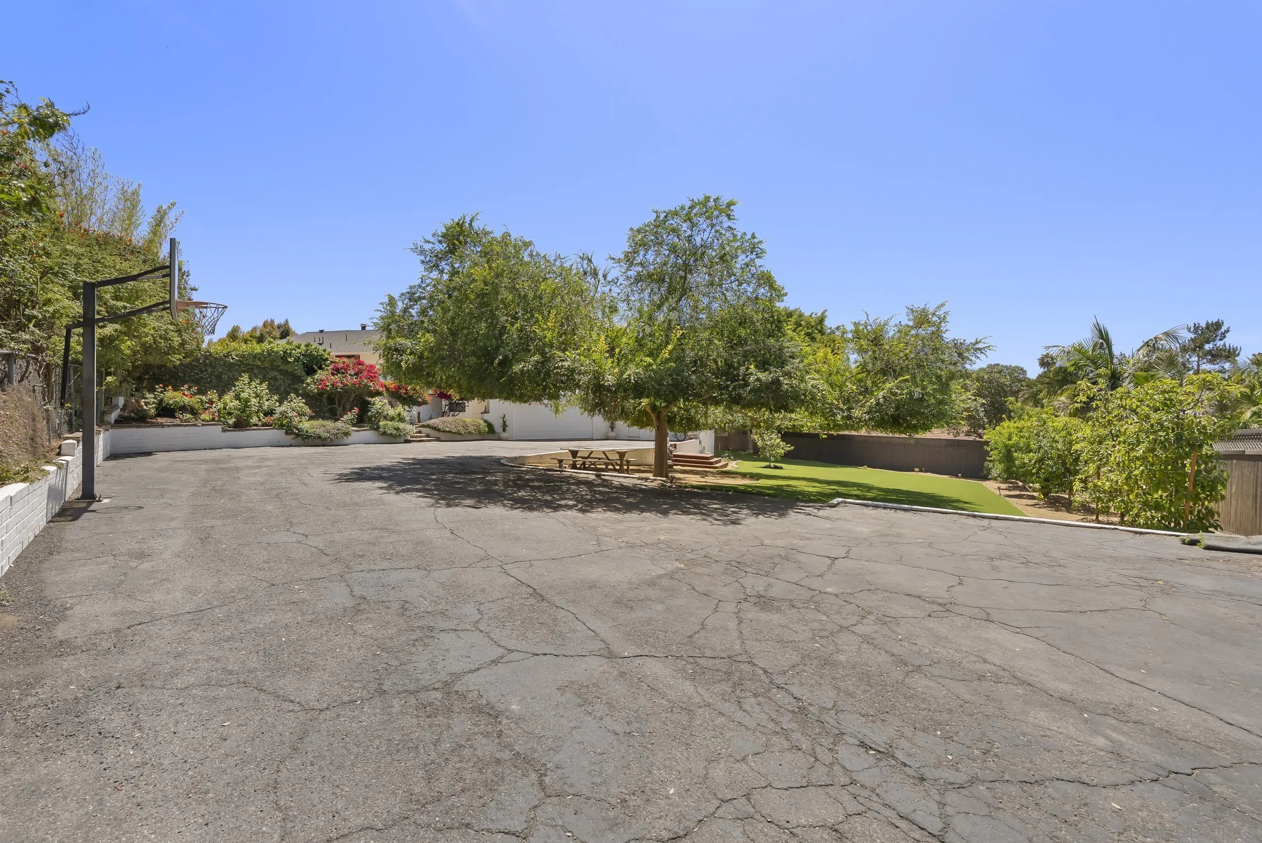 https://cdn.realtyfeed.com/cdn/127/260010298/7ea9ae0322941bc2808978198b8eb2eb.webp