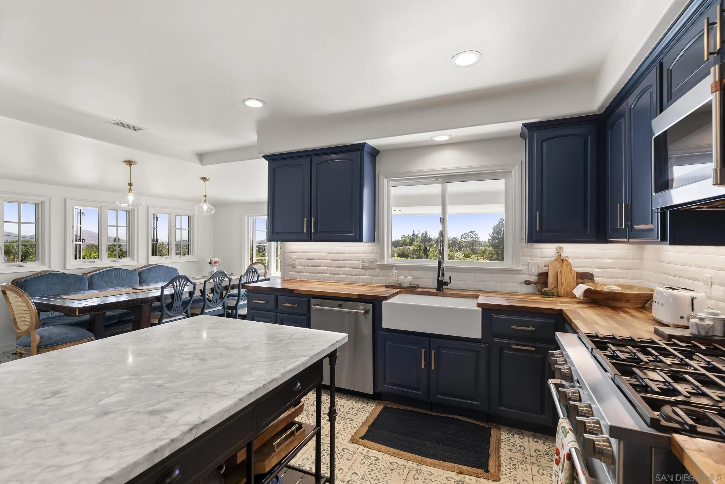 https://cdn.realtyfeed.com/cdn/127/260010298/ae7d2d1337a71ccbc41545fb29793dcb.webp