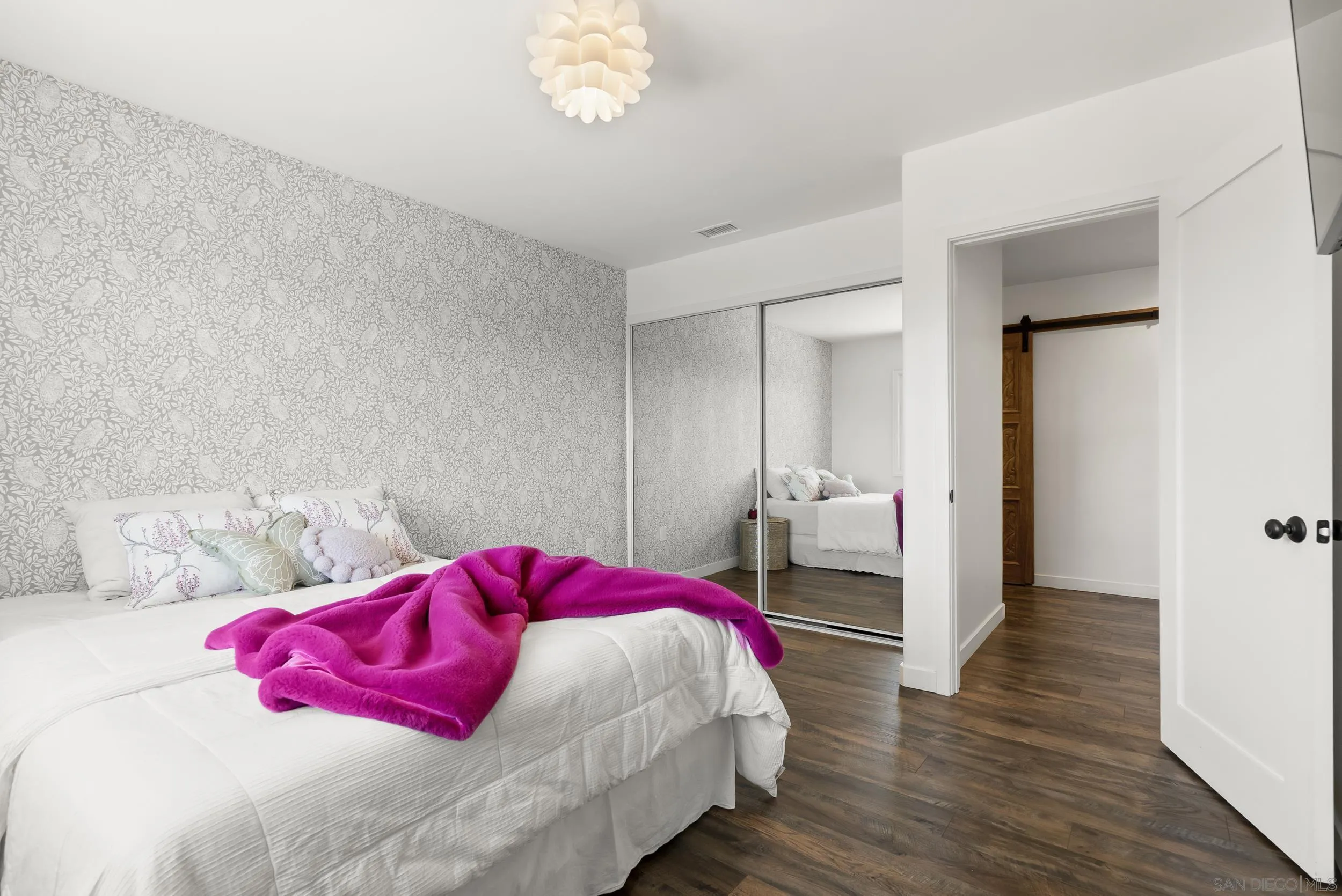 https://cdn.realtyfeed.com/cdn/127/260010298/b89e3dcc4be2b1482a3bc22835567ef8.webp