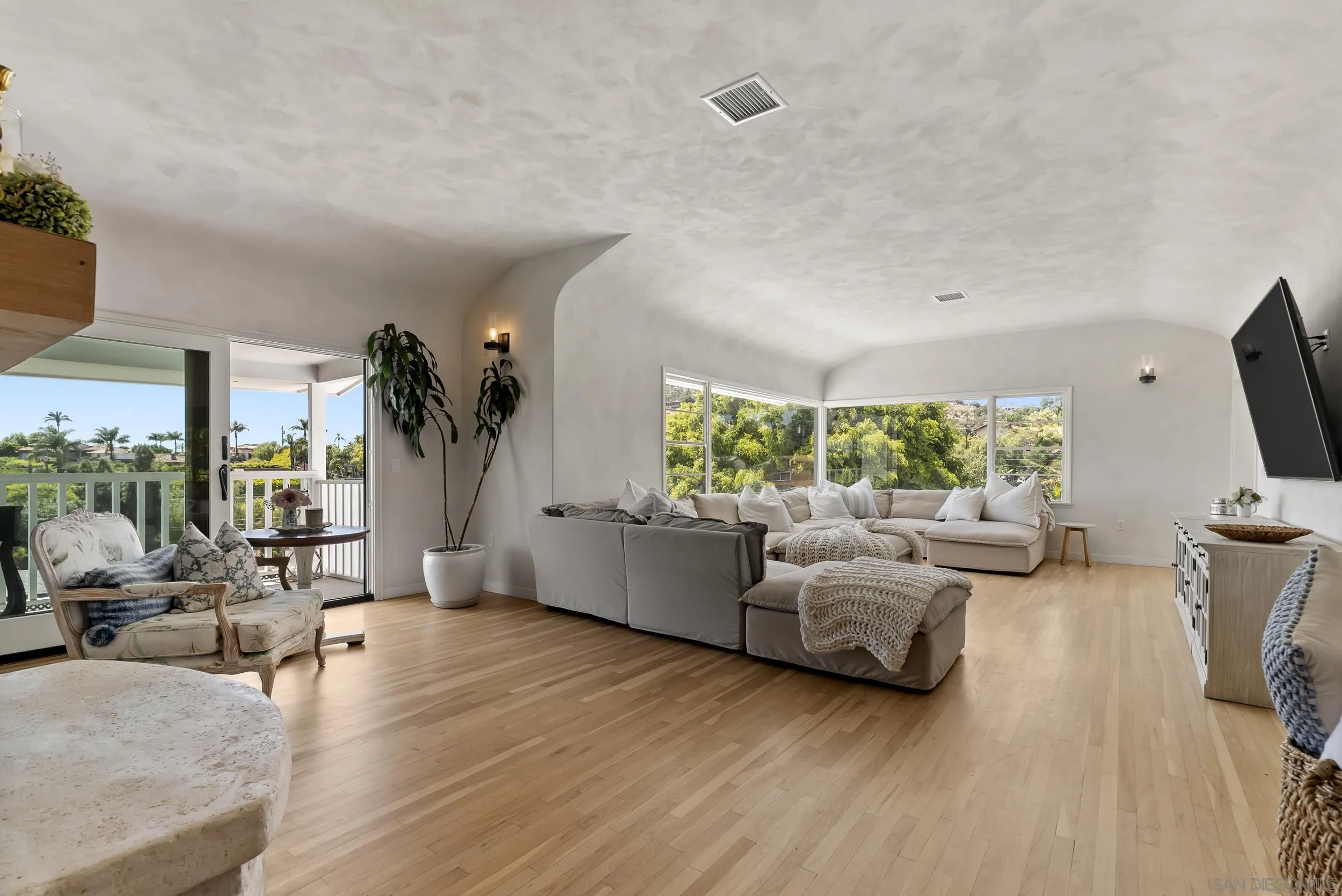 https://cdn.realtyfeed.com/cdn/127/260010298/e822d5049c5730d610bf1054eab99d91.webp