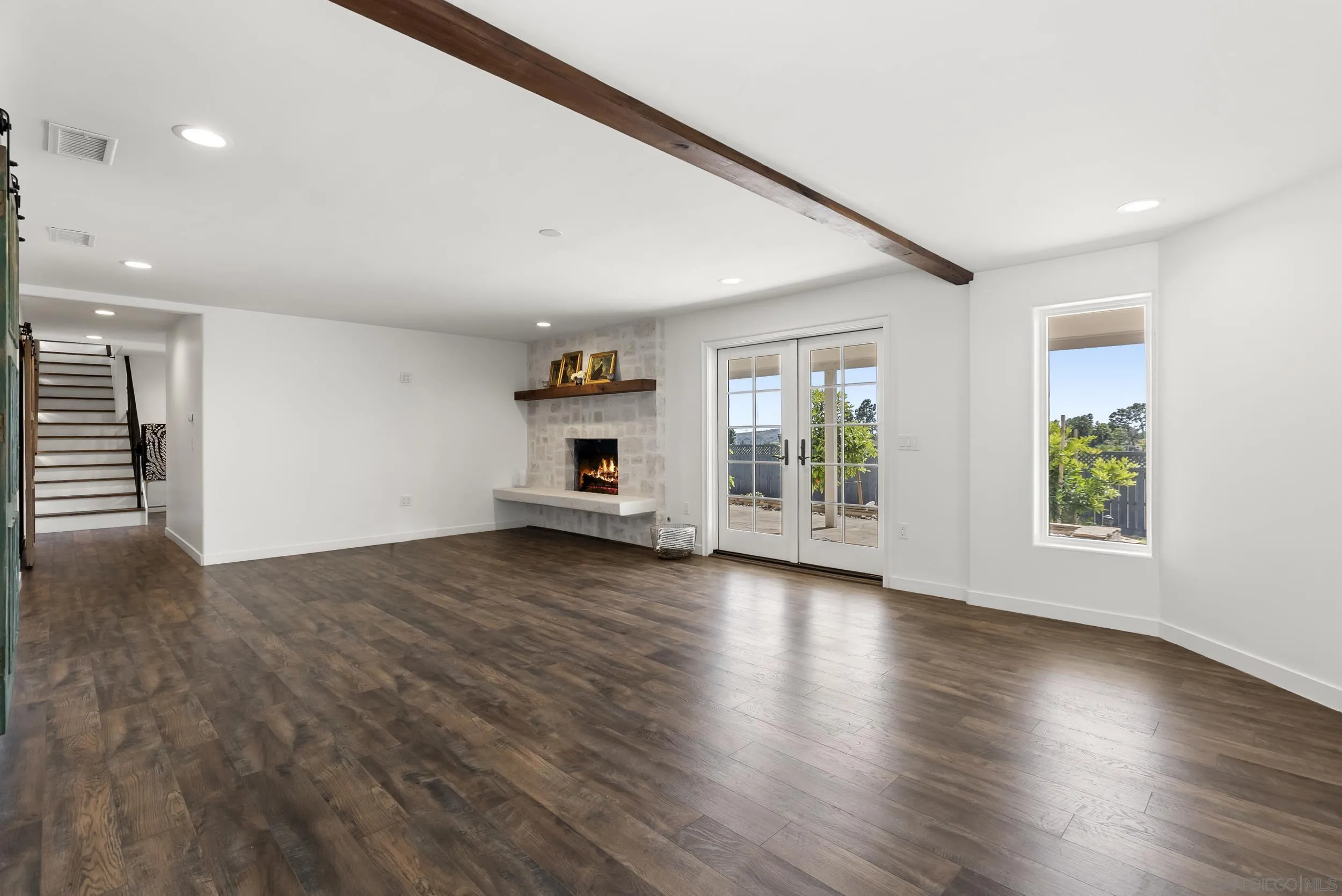 https://cdn.realtyfeed.com/cdn/127/260010298/ecf654e0b976df1a6c848d4739f545f3.webp