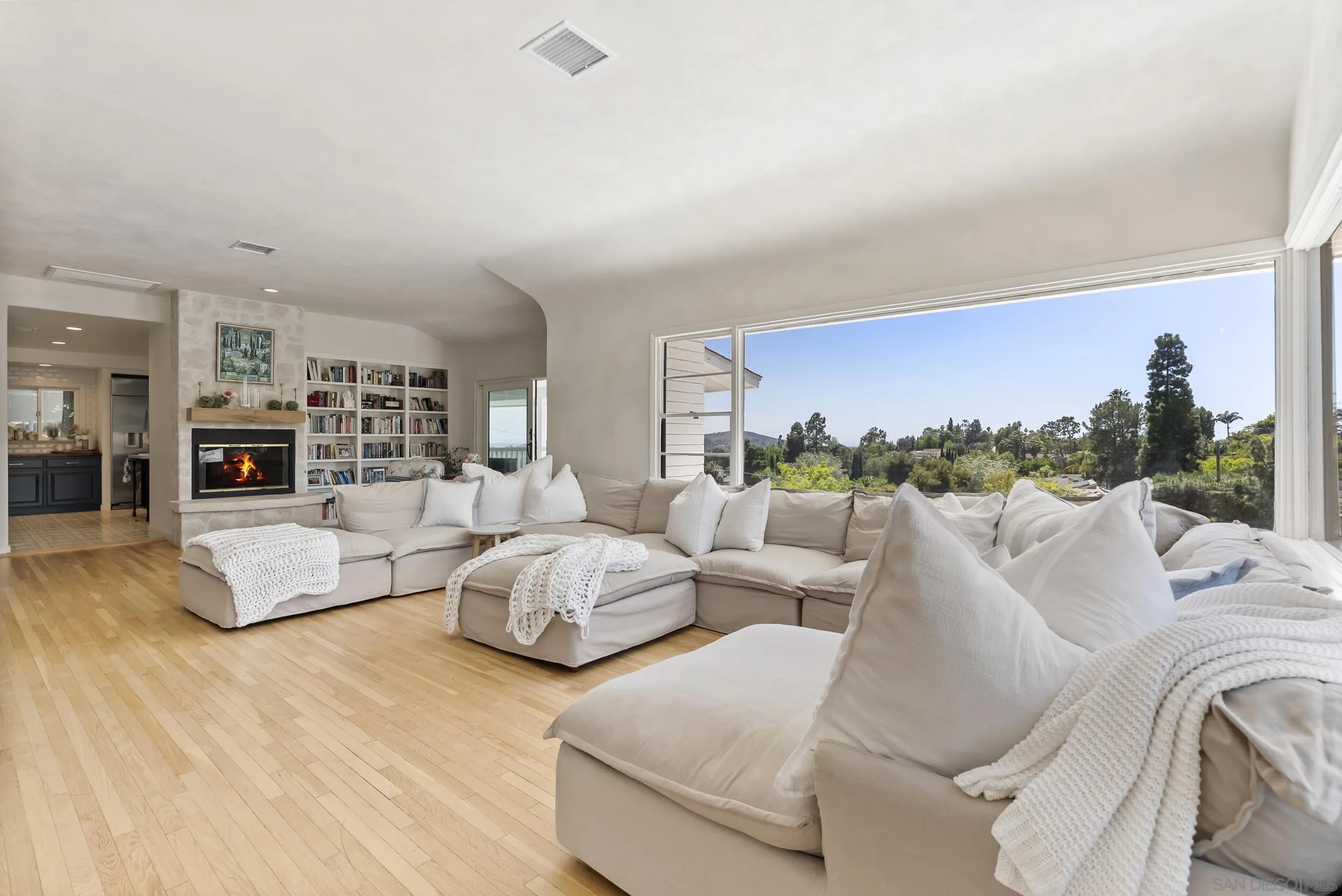 https://cdn.realtyfeed.com/cdn/127/260010298/f7e2b0cf352e70fa2fbd068a86e177ba.webp