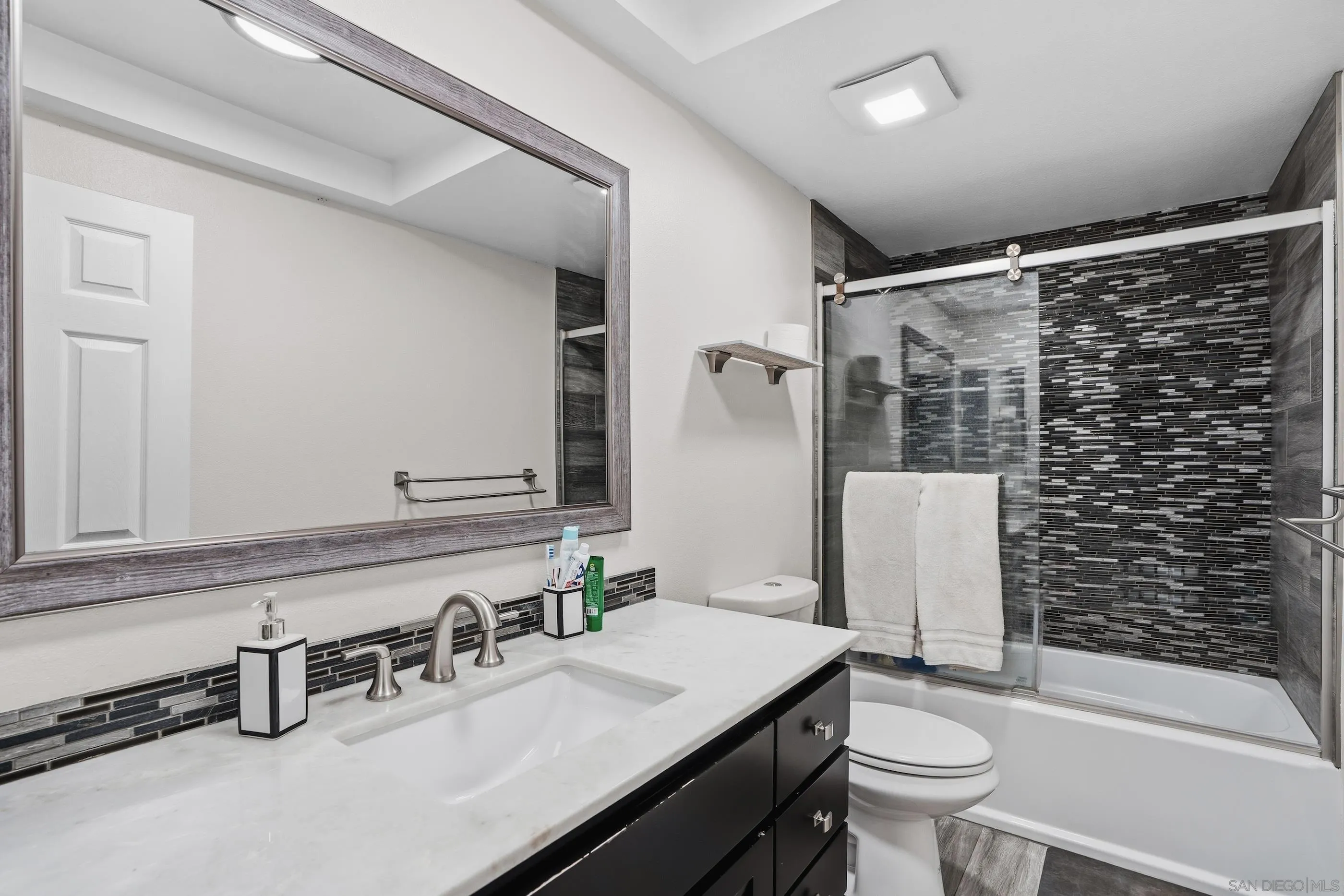 Photo #4: 2600103 Listing: Photo #4