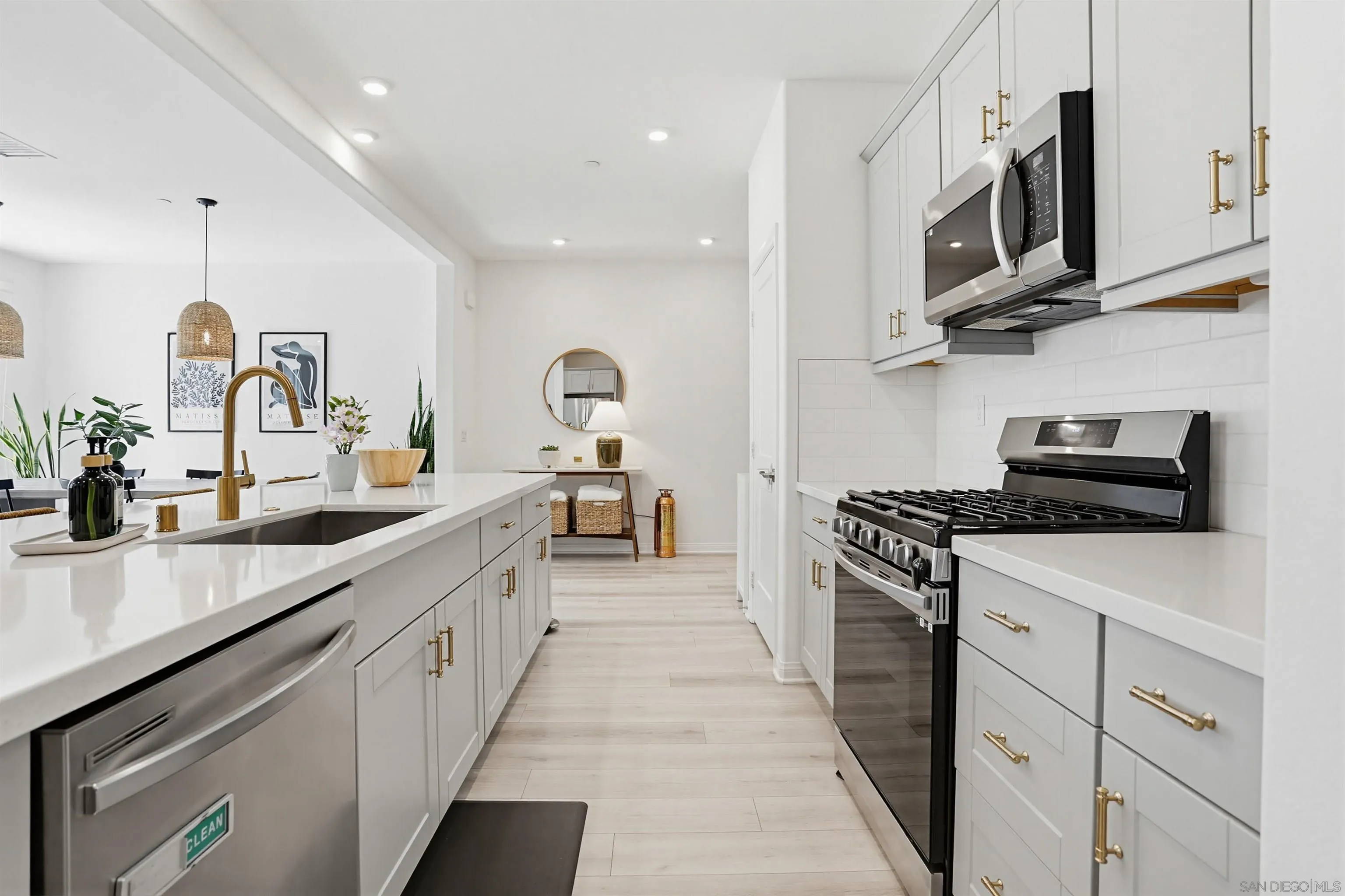 Photo #8: 260010306 Listing: Photo #8