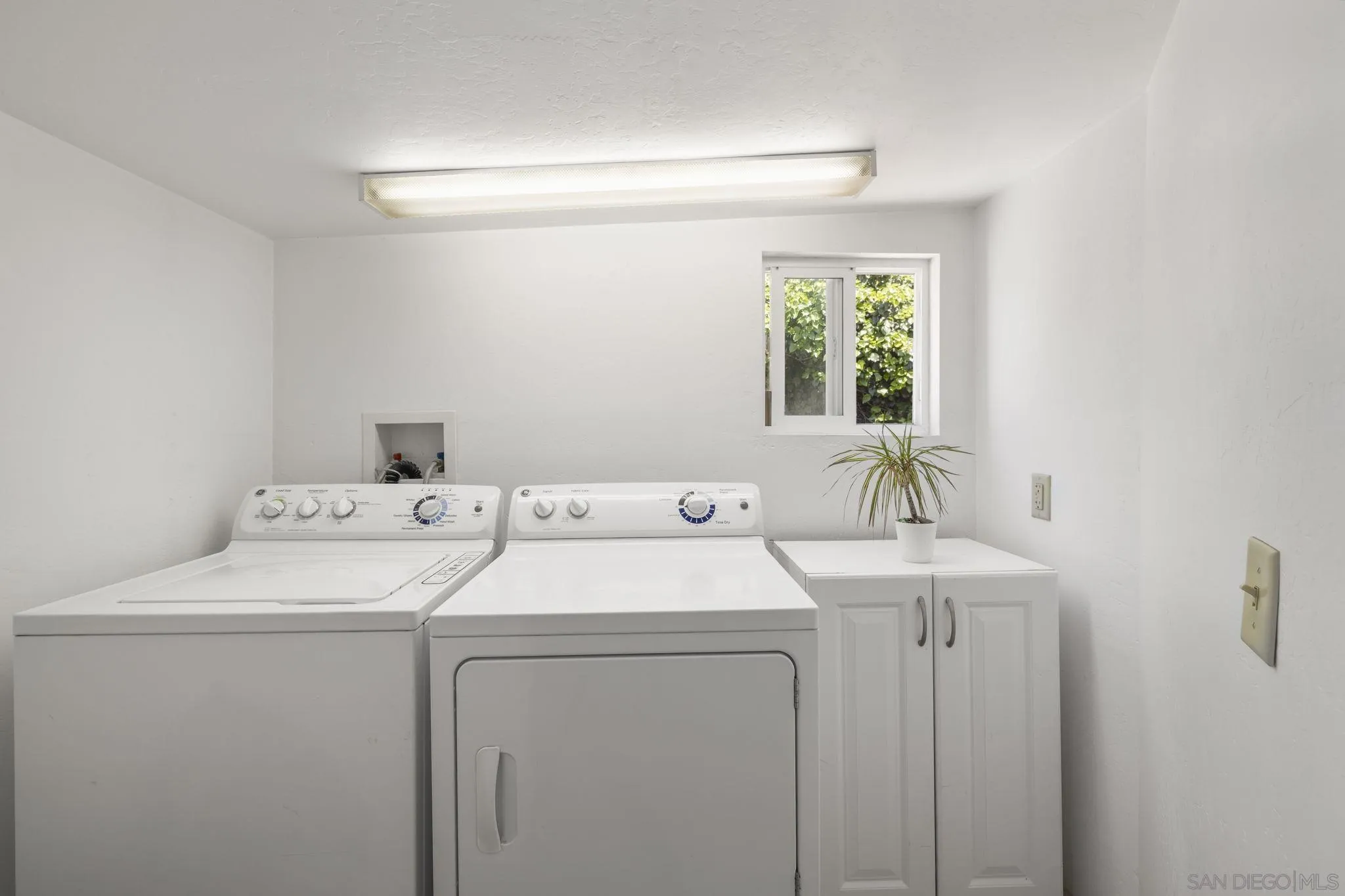 https://cdn.realtyfeed.com/cdn/127/260010309/0e828273772ccb092dba5878864336bf.webp