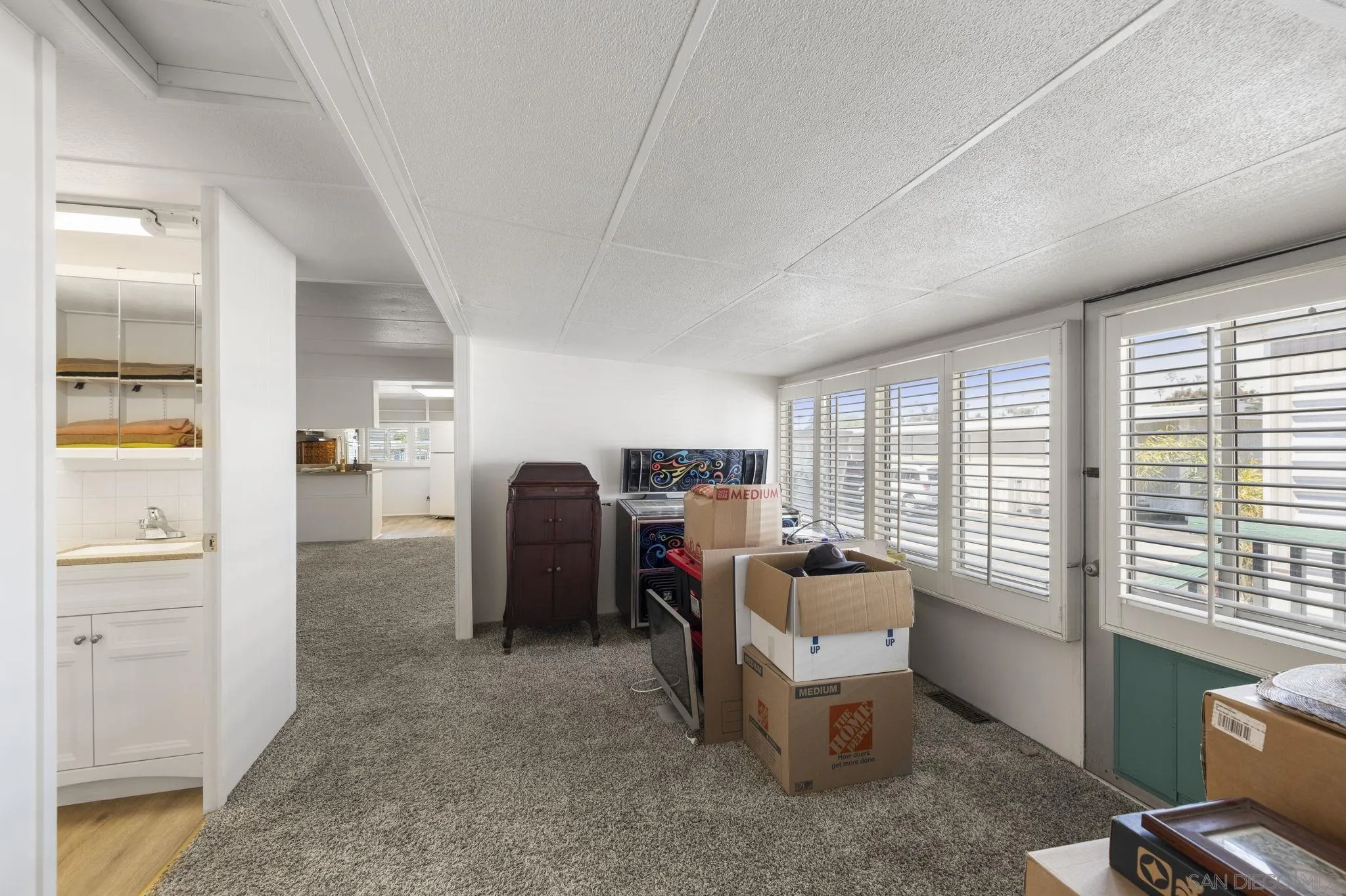 https://cdn.realtyfeed.com/cdn/127/260010309/e965214fd7f58aae3cc9a470e57baeb5.webp