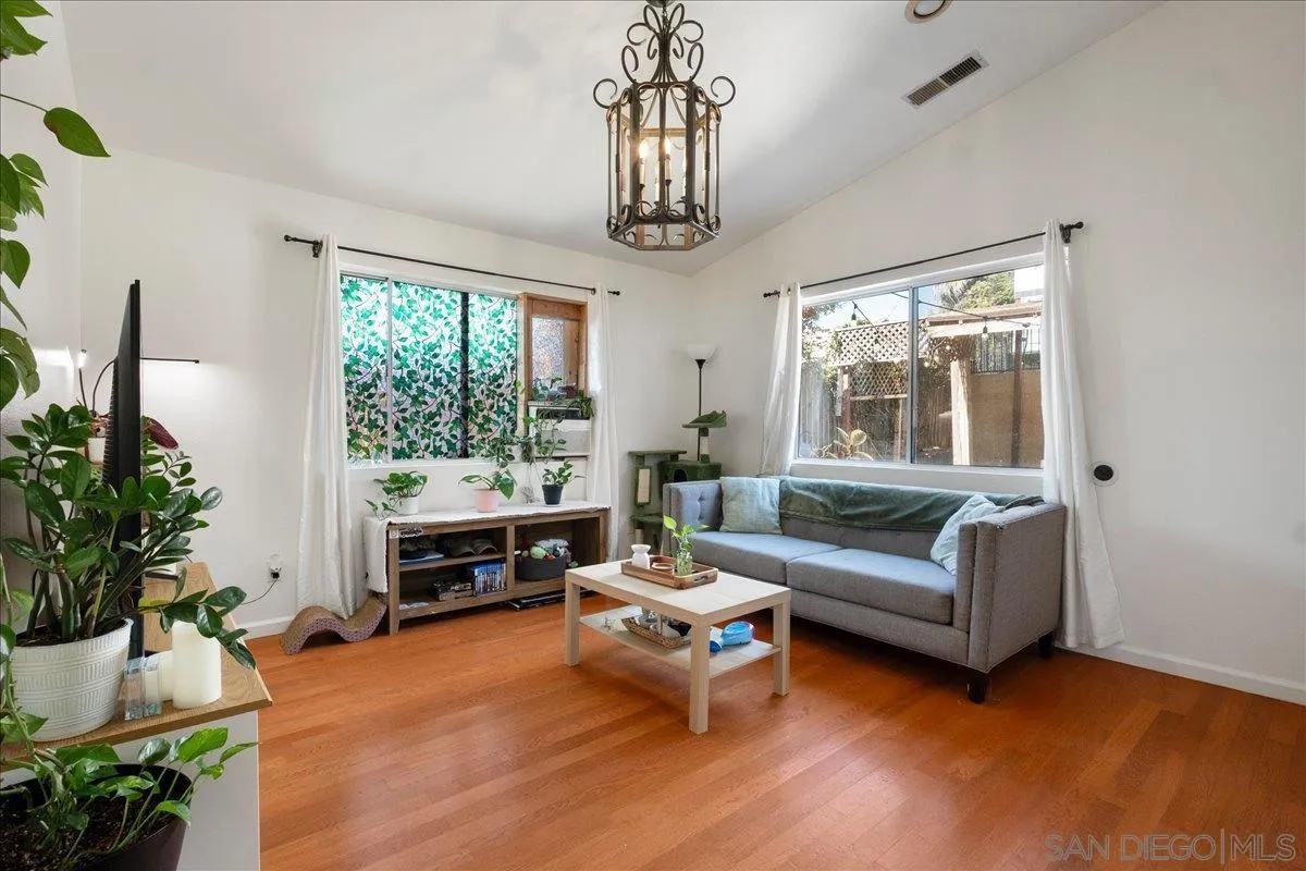 https://cdn.realtyfeed.com/cdn/127/260010312/c415a5c79a7580411db8bad8a0ad0004.webp
