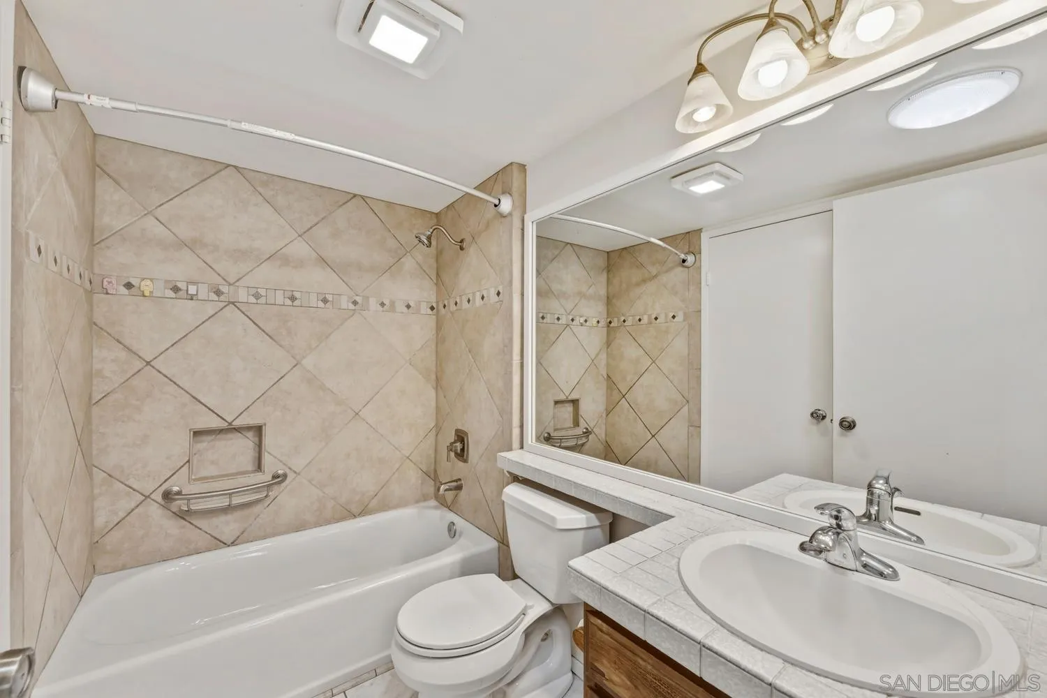 Photo #12: 260010314 Listing: Photo #12