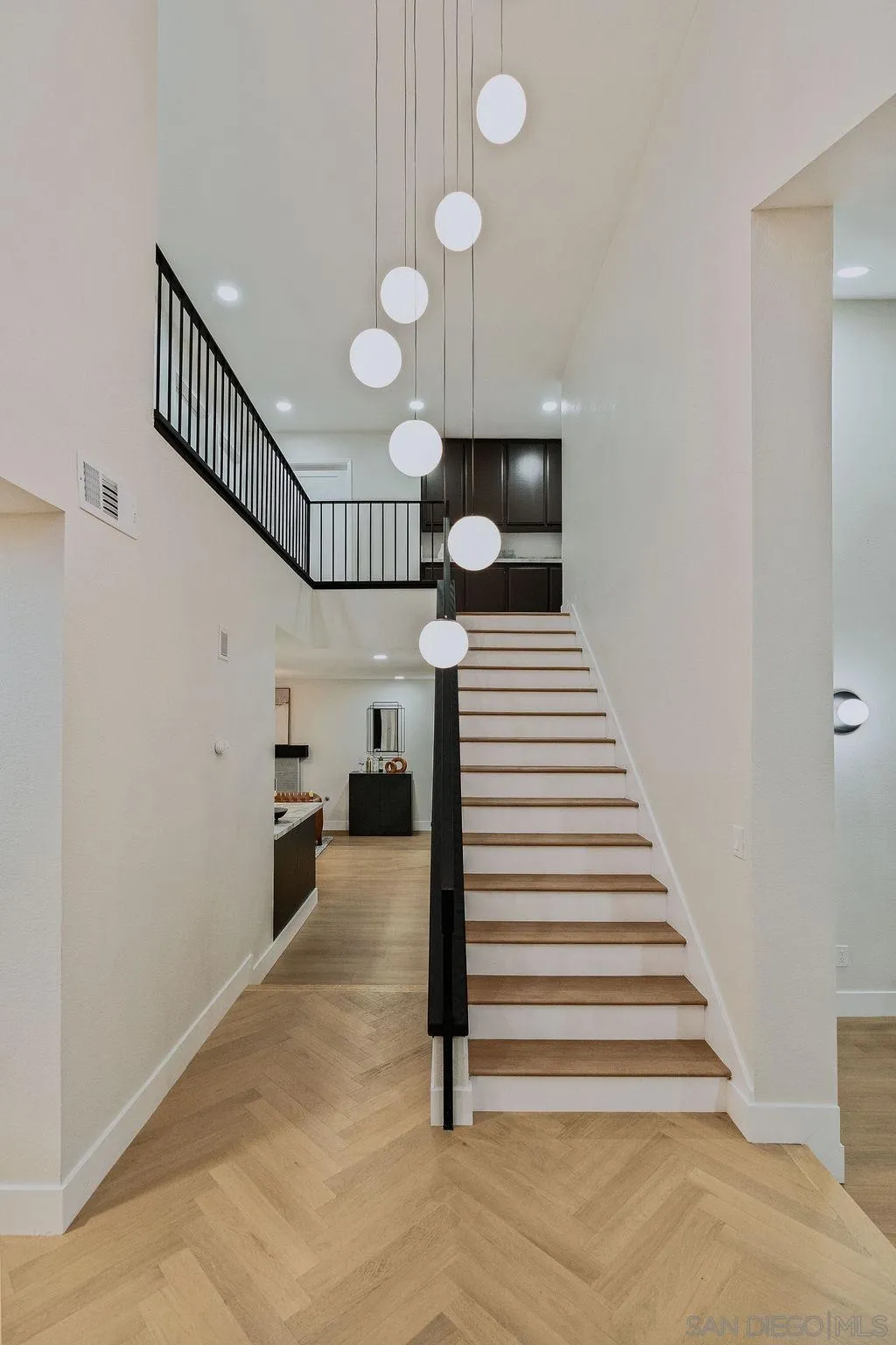 https://cdn.realtyfeed.com/cdn/127/260010315/2238d882374e4b05d64e35d584b96f80.webp