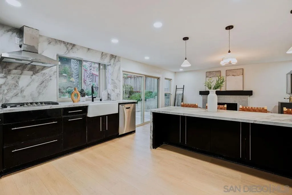 https://cdn.realtyfeed.com/cdn/127/260010315/a9a5acc97dcae248aba11cd17eafa9eb.webp