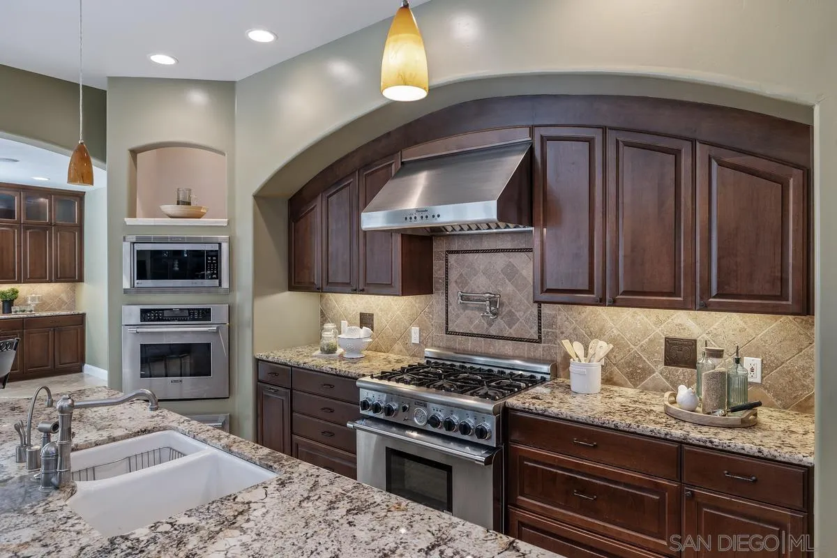 https://cdn.realtyfeed.com/cdn/127/260010317/aff5b5f730308916c59a5a746e2c308d.webp
