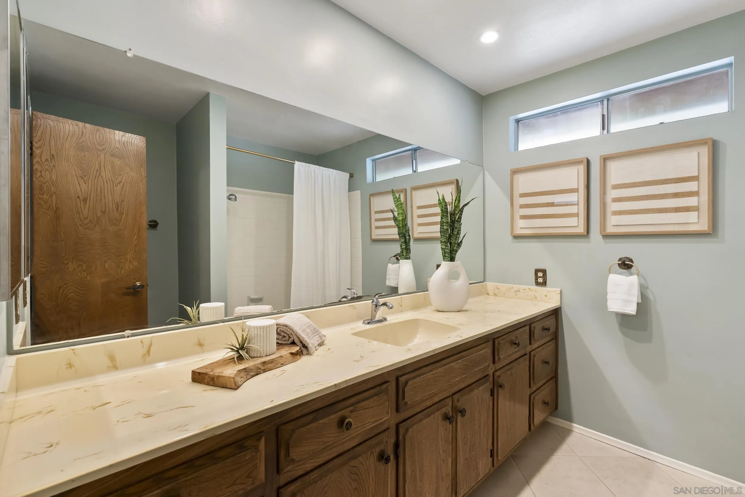 https://cdn.realtyfeed.com/cdn/127/260010326/1ec8b894da4a71af924ddd783e29ce7c.webp