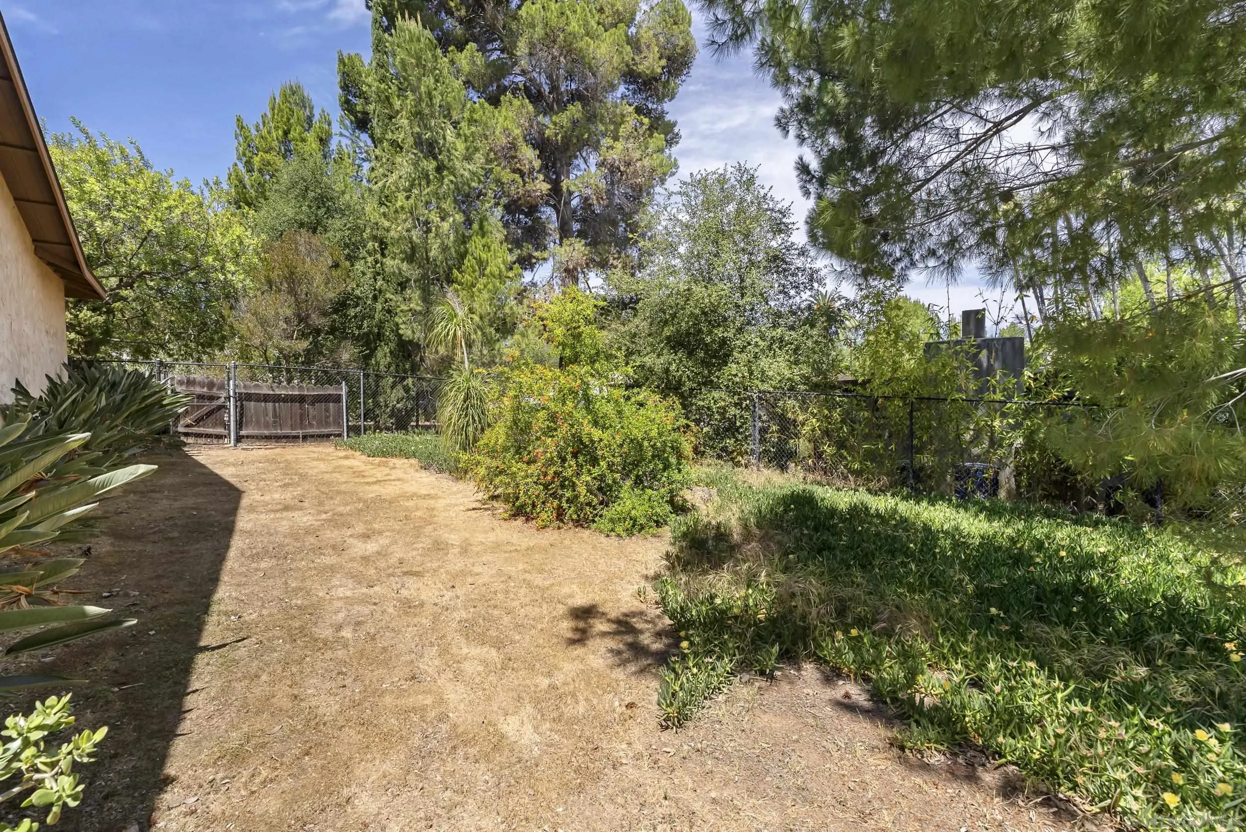 https://cdn.realtyfeed.com/cdn/127/260010326/2bfc26e190595db1c522519b06c77ae7.webp