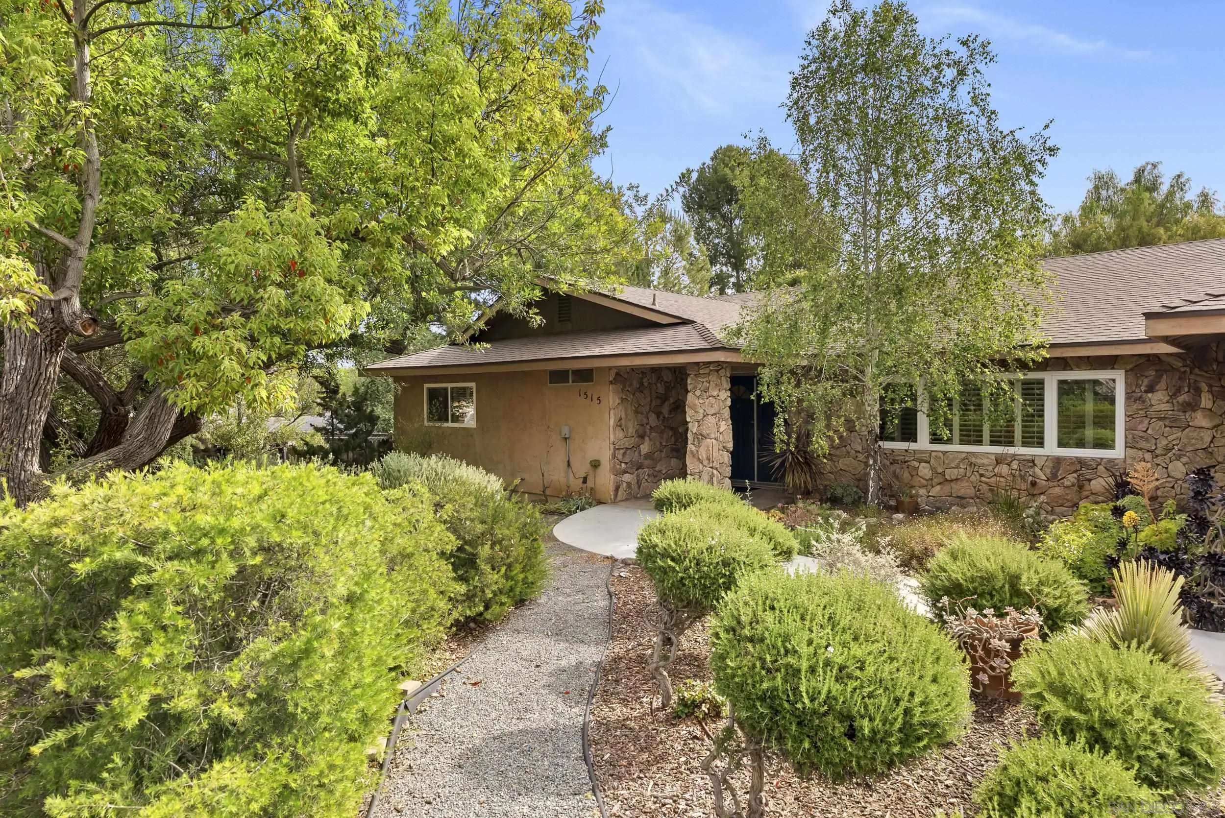 https://cdn.realtyfeed.com/cdn/127/260010326/5e2c8f32feaaf219787ea0868ddaa2d2.webp