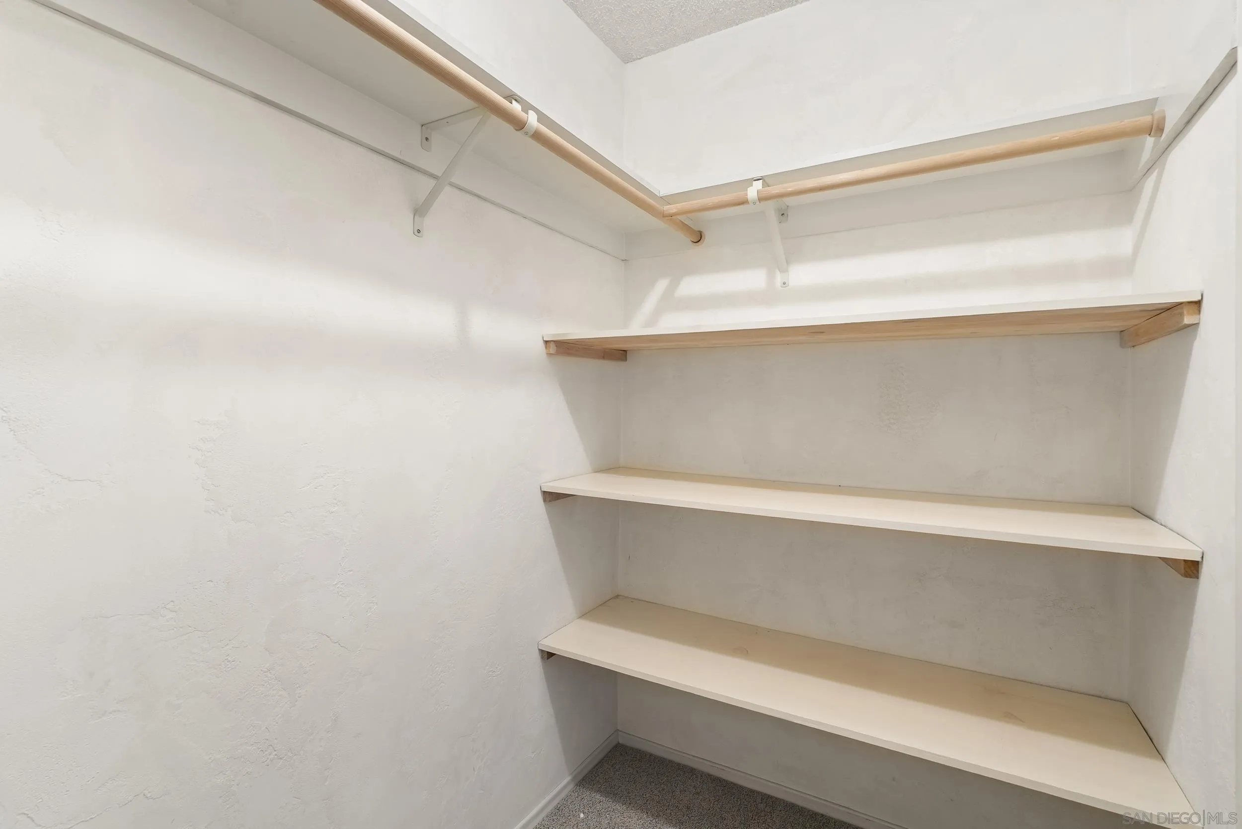 https://cdn.realtyfeed.com/cdn/127/260010326/6cdd22513735d155ec85515c9fa35363.webp