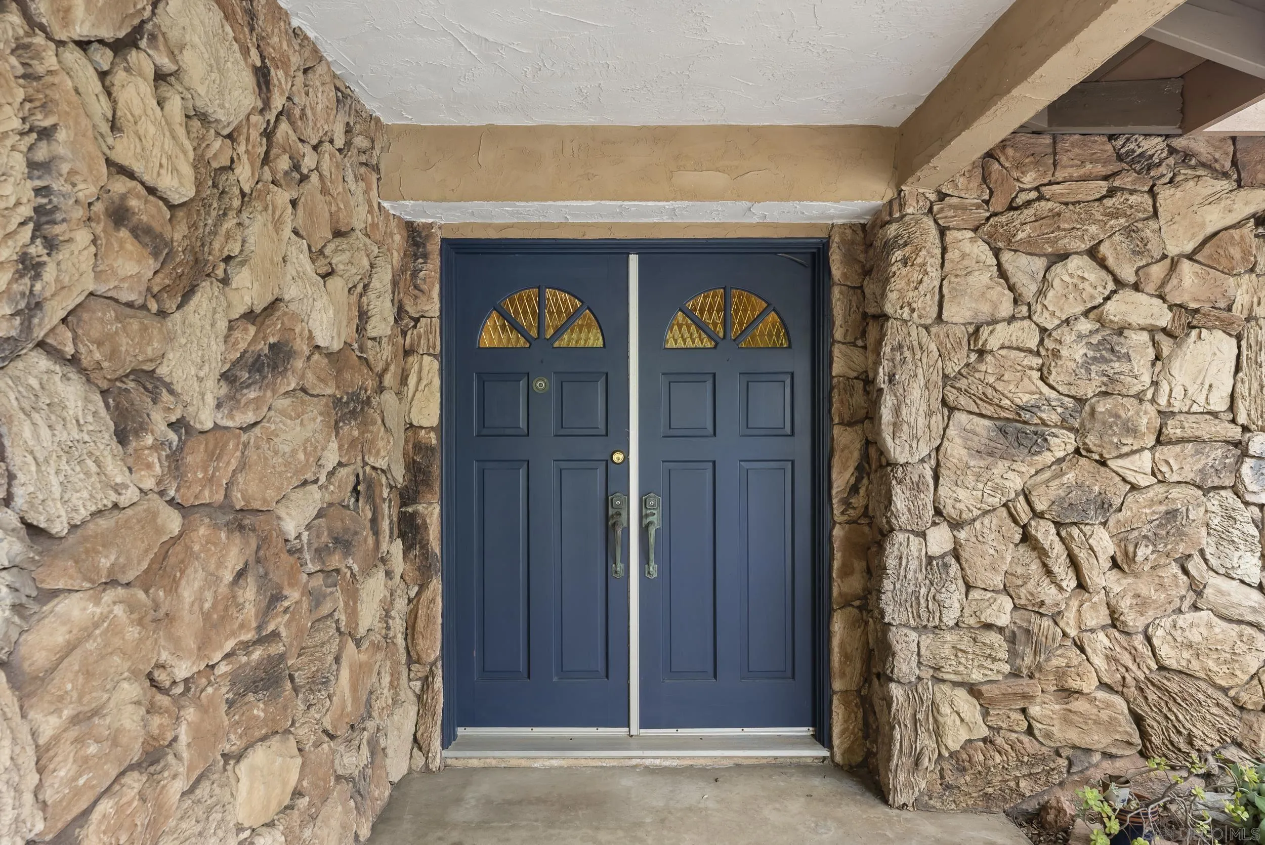 https://cdn.realtyfeed.com/cdn/127/260010326/9c4ec18b91ec99fa4773455bfbe604ac.webp