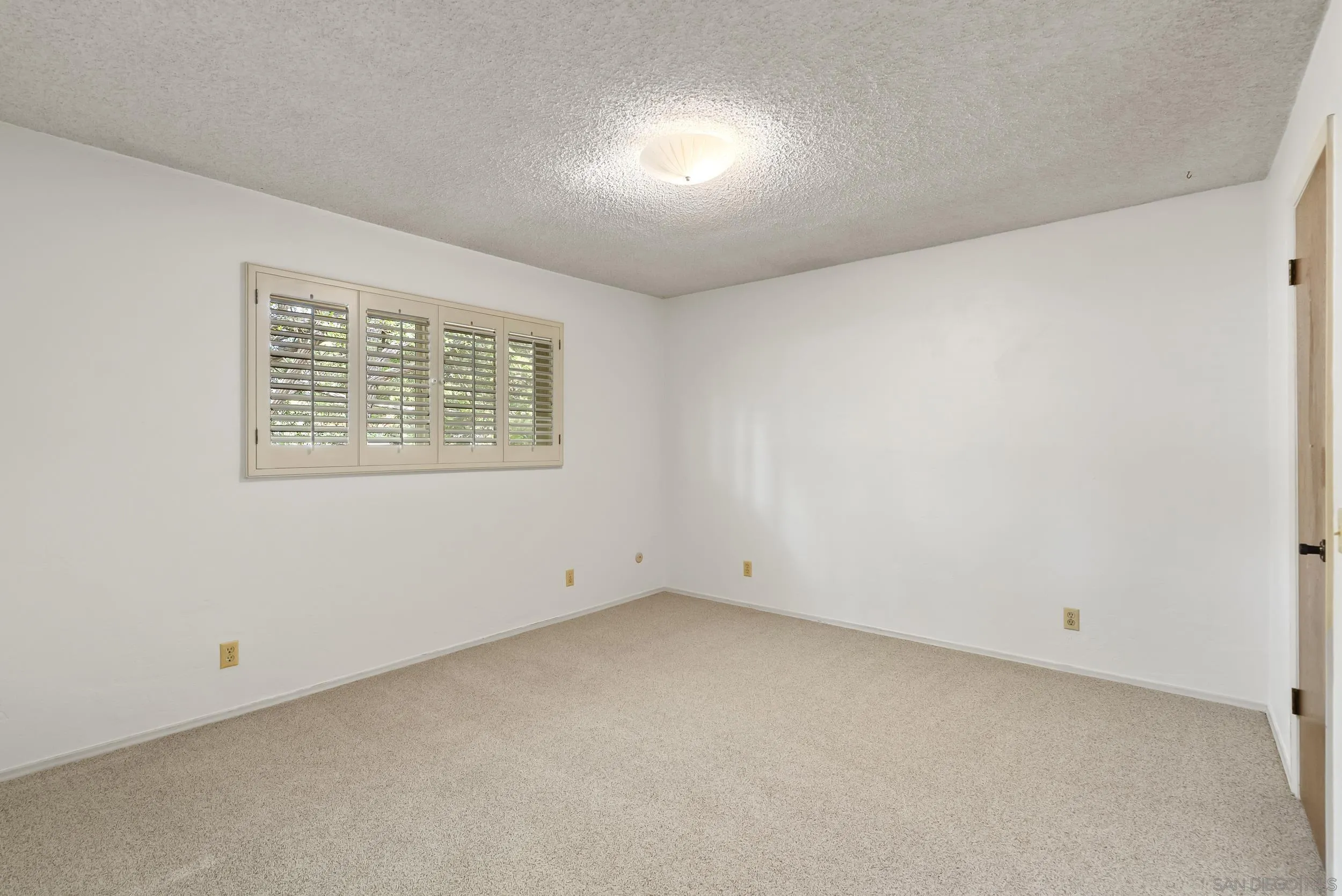 https://cdn.realtyfeed.com/cdn/127/260010326/afa65a2c3309995dd6263a22a91e2df1.webp