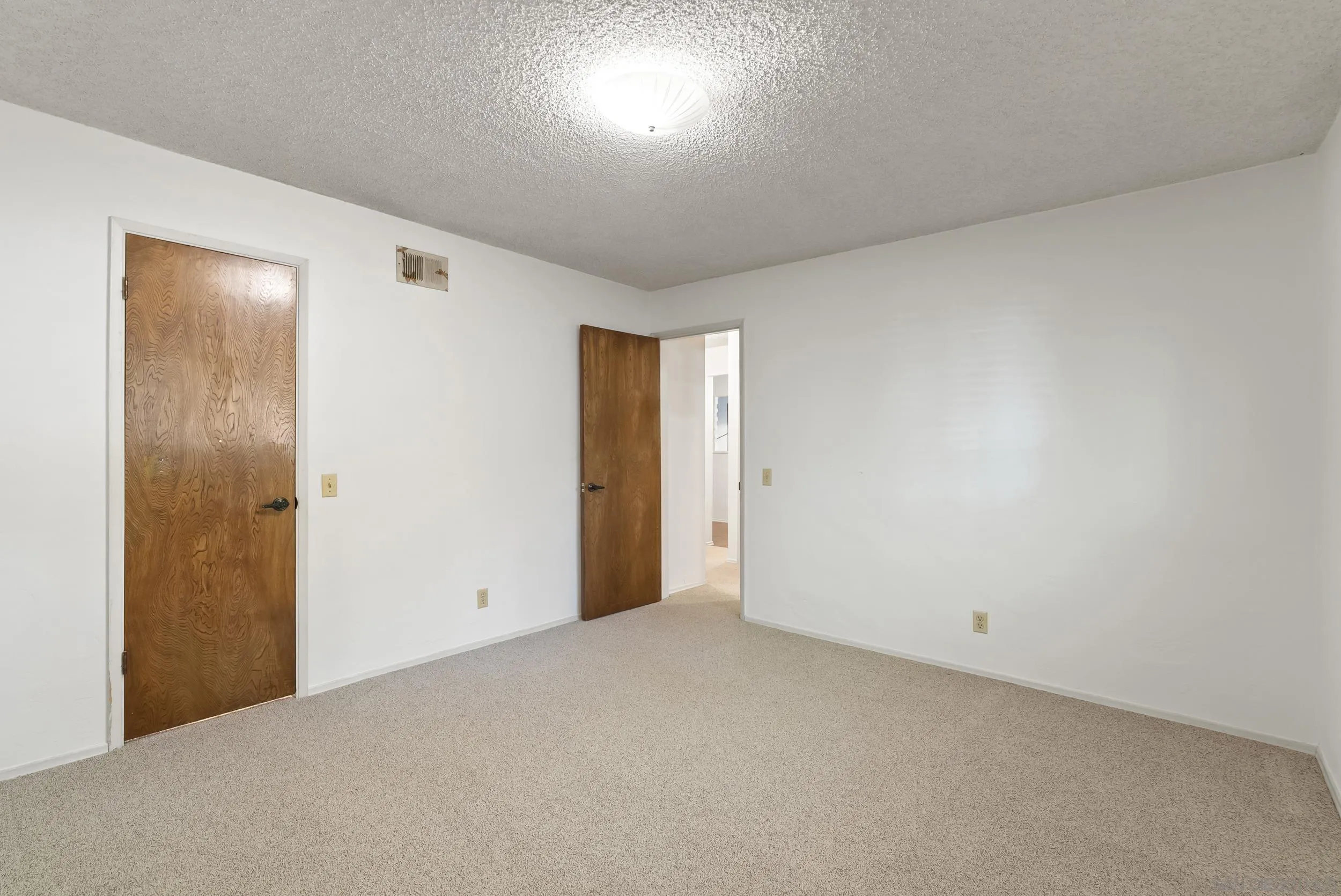 https://cdn.realtyfeed.com/cdn/127/260010326/de3ce9ad7fc14a96ff6e418aa44dbcc9.webp