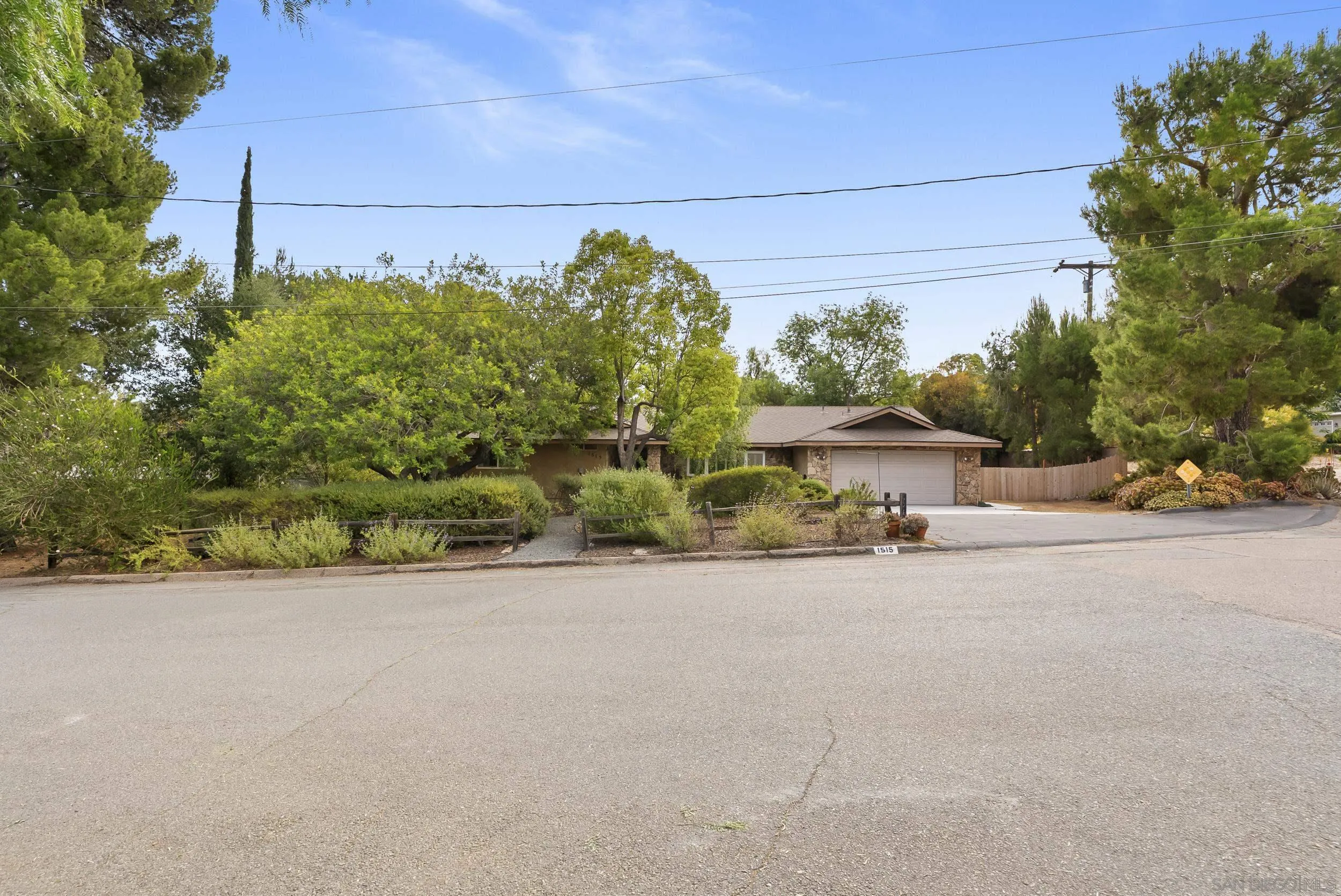 https://cdn.realtyfeed.com/cdn/127/260010326/e4949dc17d01ef55de3221fd3a35397f.webp
