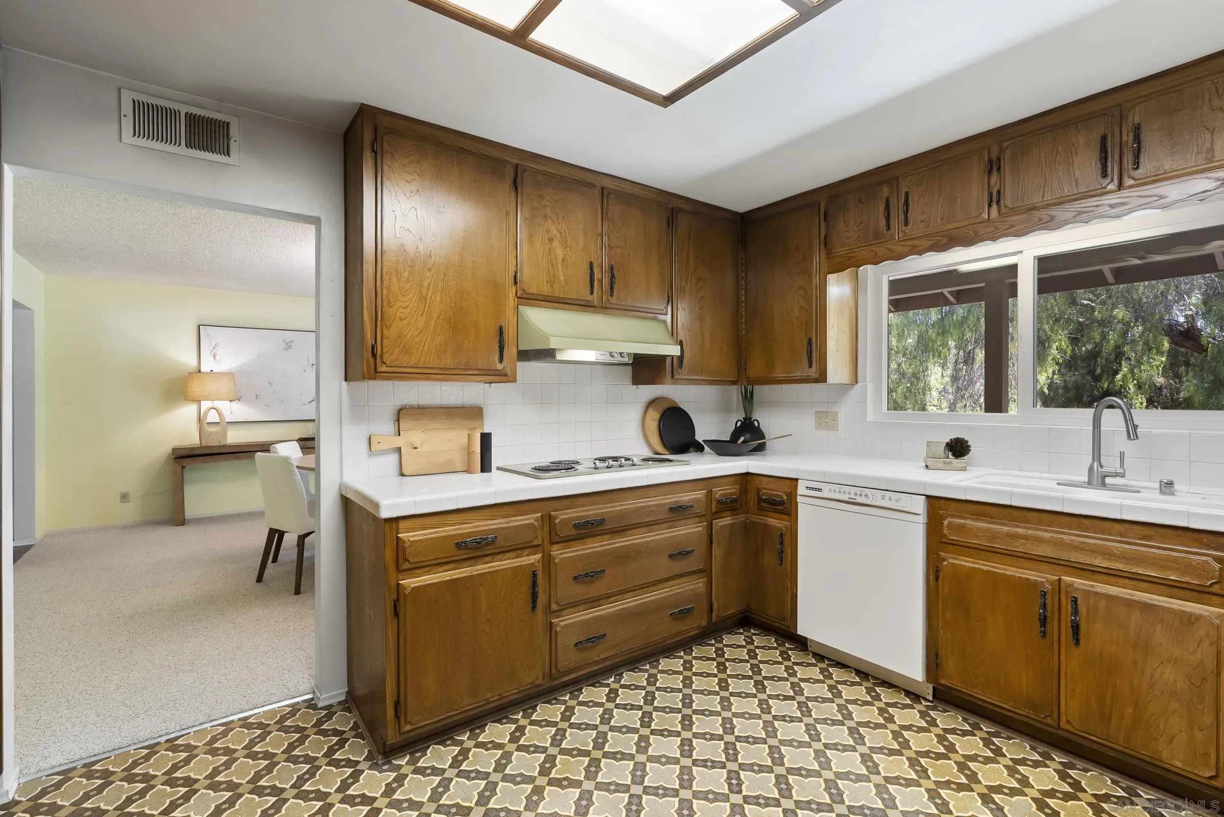https://cdn.realtyfeed.com/cdn/127/260010326/eeaf14ccb709d80fc94fdc2be43f126b.webp