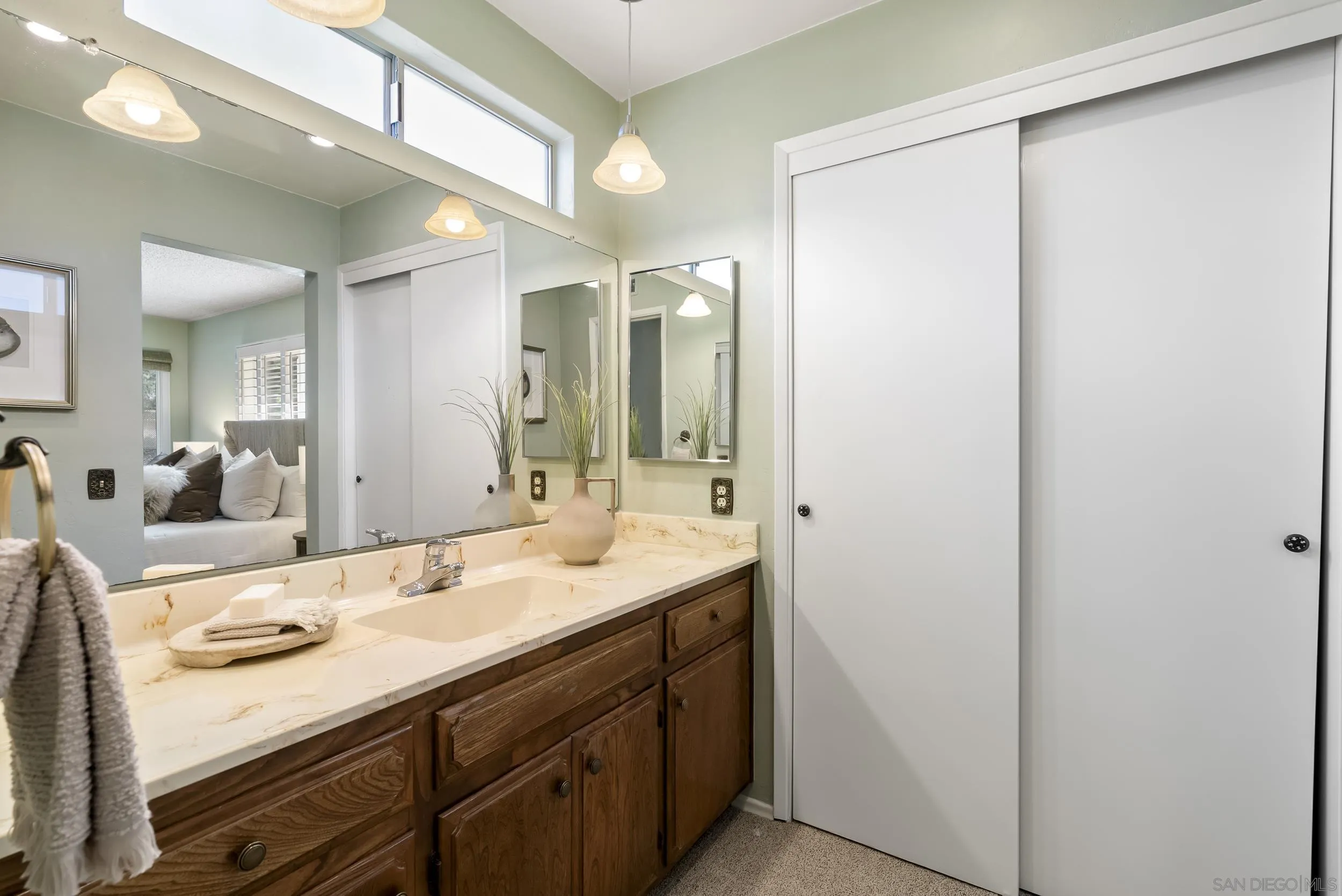 https://cdn.realtyfeed.com/cdn/127/260010326/faf49203d45ea59ee9621a767cd0a21f.webp