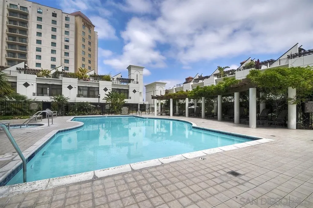 https://cdn.realtyfeed.com/cdn/127/260010333/6e8d53fe5a523a6dde5b34d3a9782995.webp