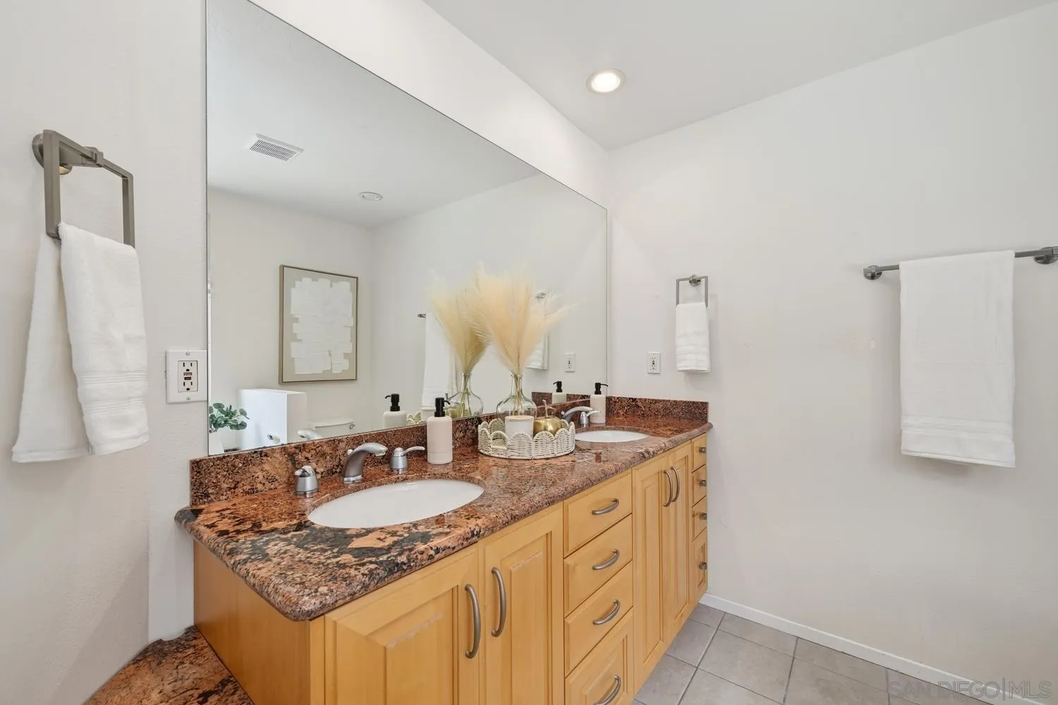 https://cdn.realtyfeed.com/cdn/127/260010336/4392e7a7bb6c540dd8260fd248ef82c2.webp