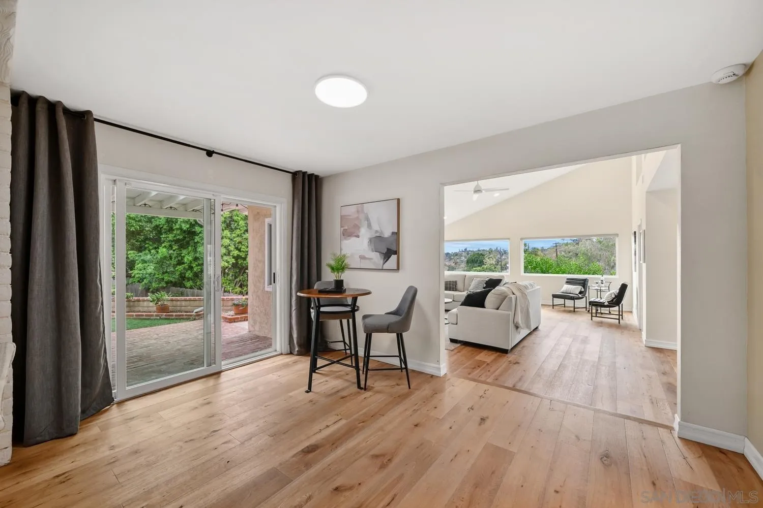 https://cdn.realtyfeed.com/cdn/127/260010336/763980b5eda36a1c7f2bcb2fae580df8.webp