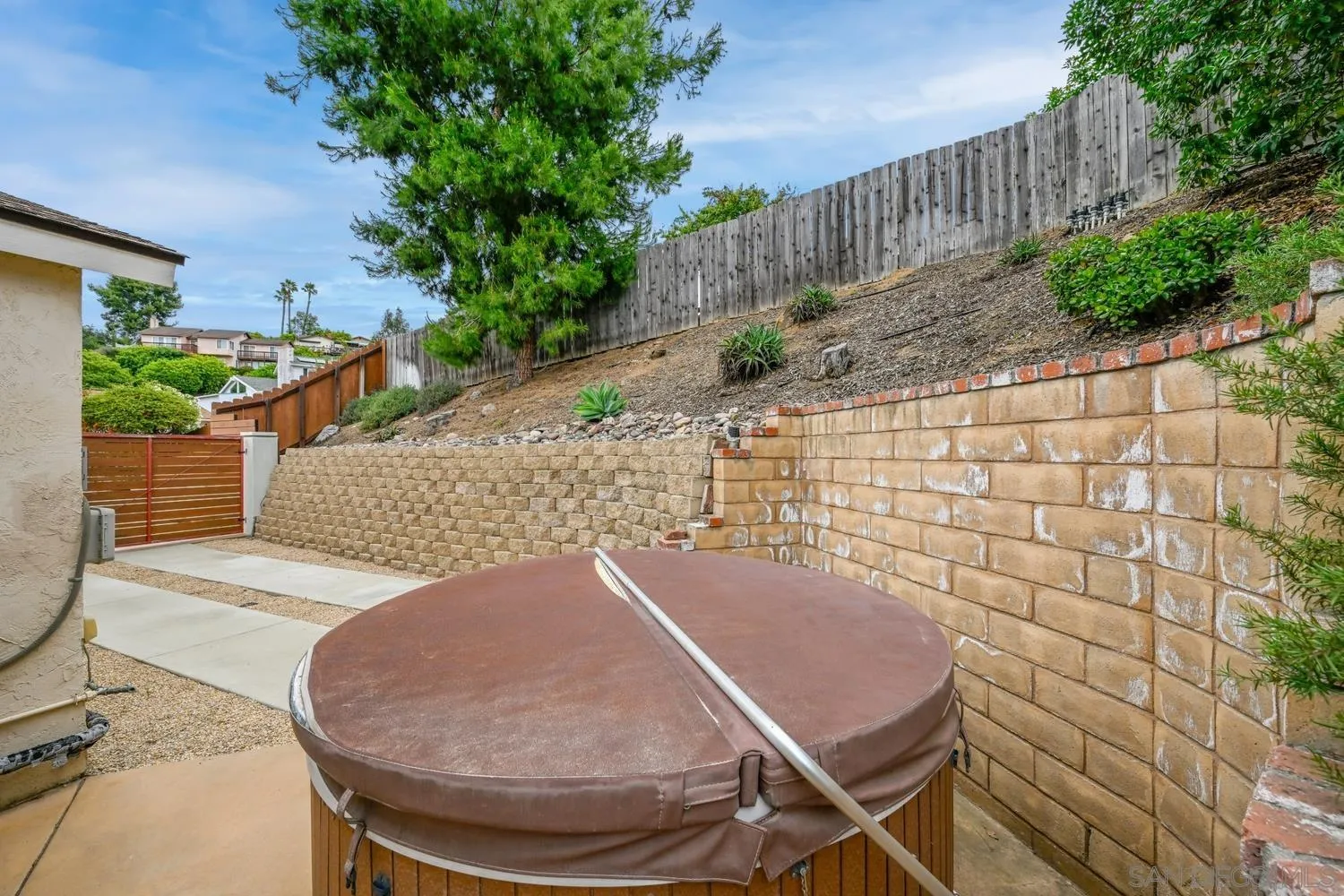 https://cdn.realtyfeed.com/cdn/127/260010336/8492c9133a84058d033ba2d1f986391a.webp