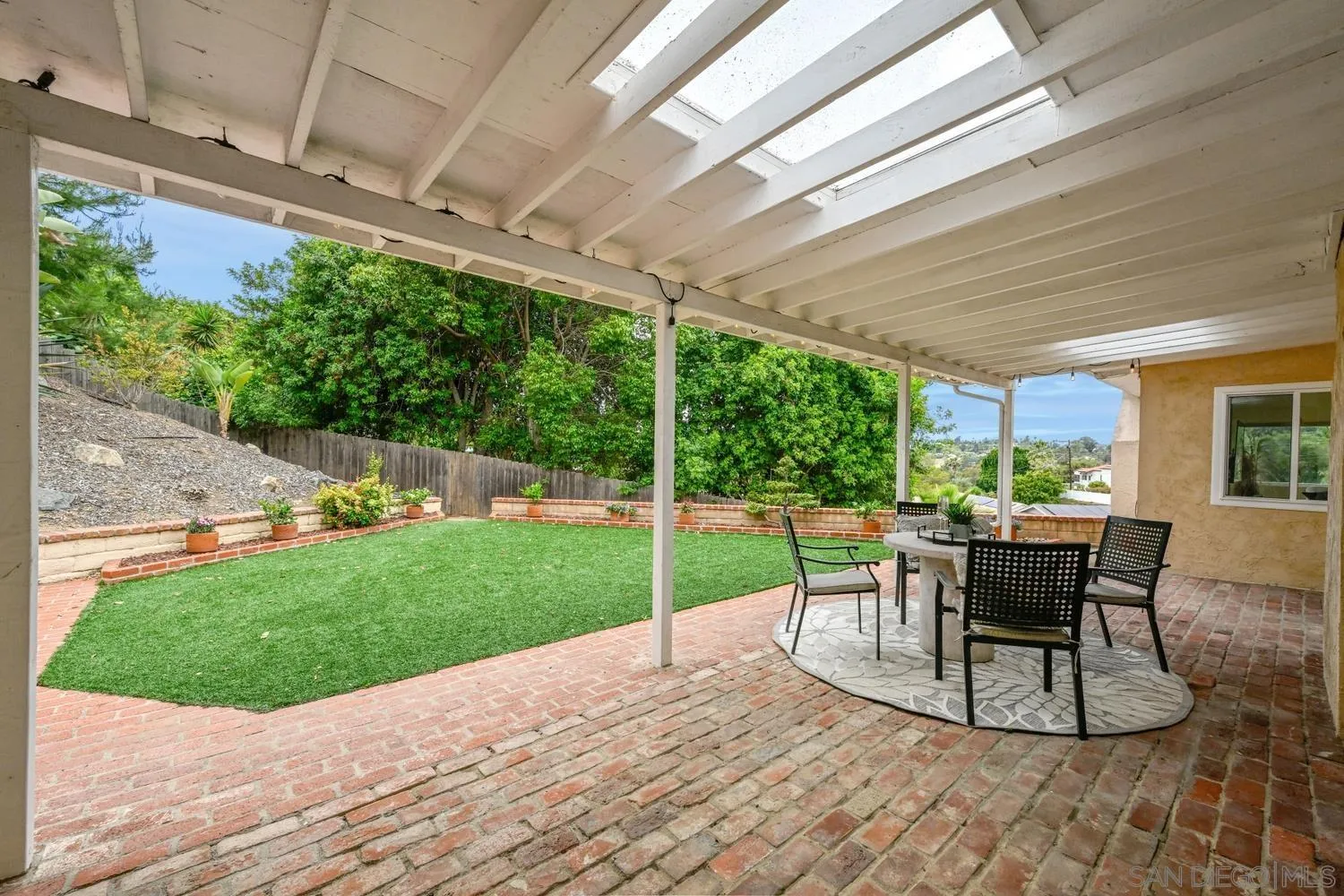 https://cdn.realtyfeed.com/cdn/127/260010336/90c1957cec4ea3e2e1286a278fd72801.webp