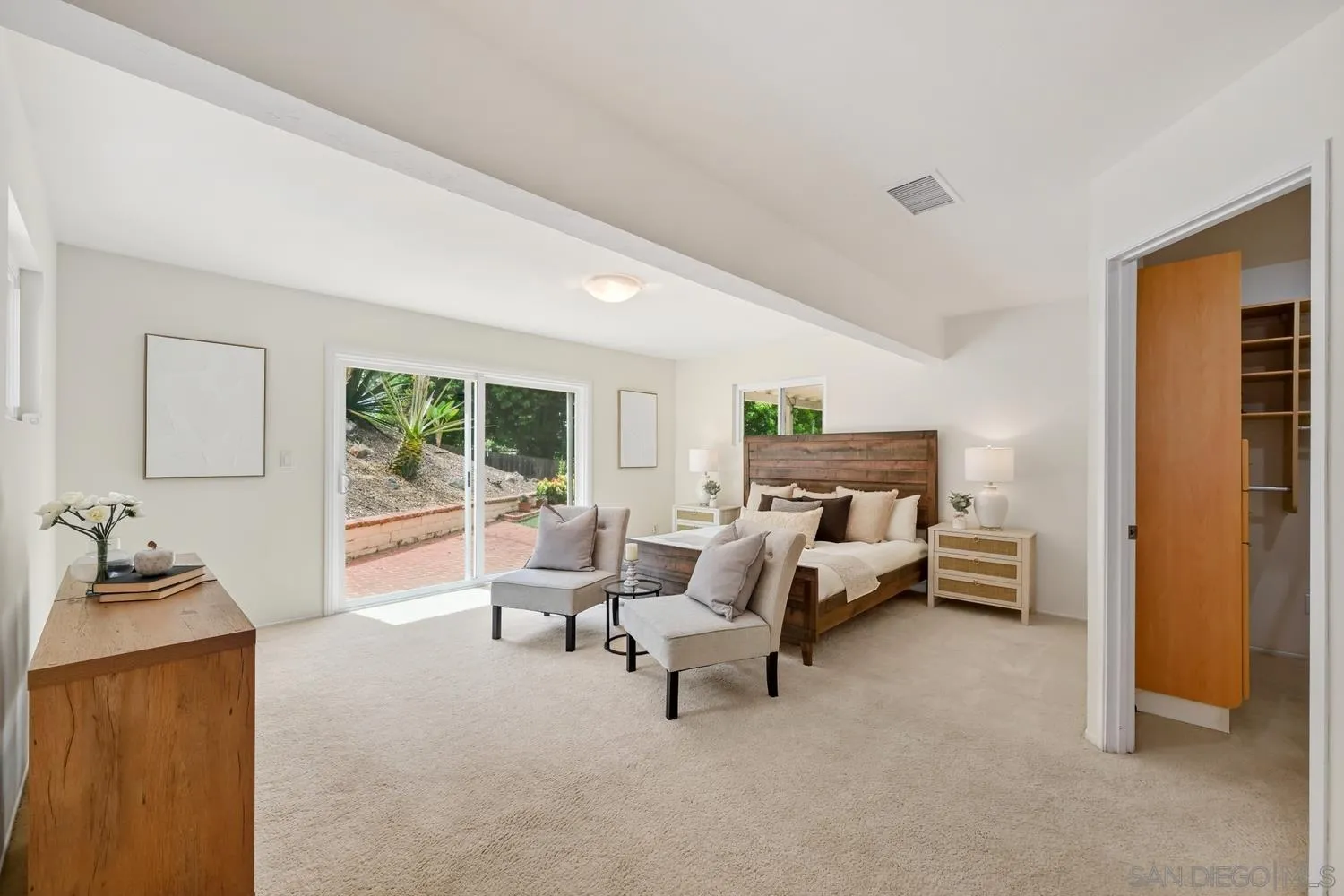https://cdn.realtyfeed.com/cdn/127/260010336/9787325679d873357e50049c3af3accd.webp