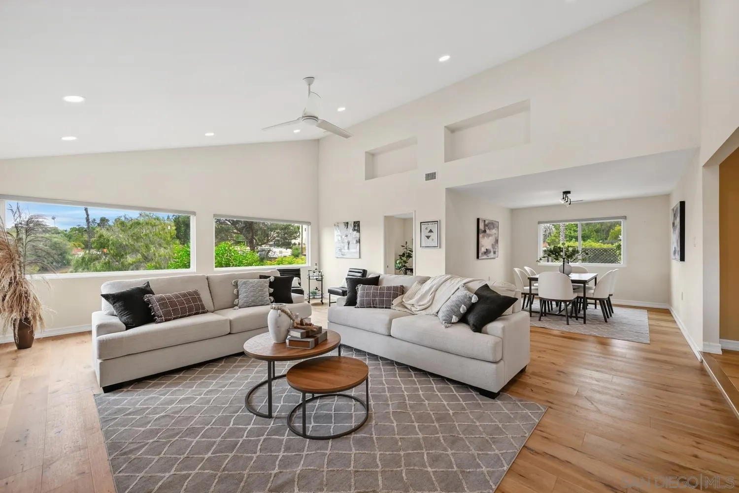 https://cdn.realtyfeed.com/cdn/127/260010336/eda65d7423d5faa077faad418ca307bb.webp