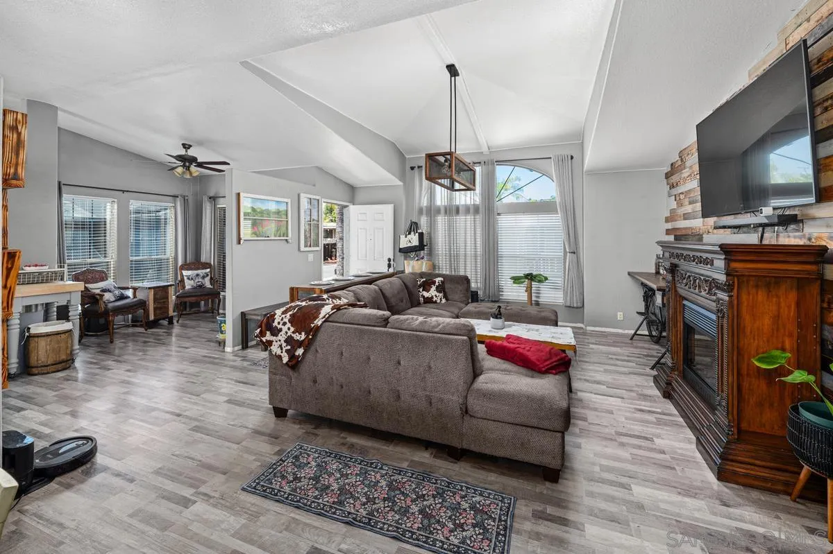 https://cdn.realtyfeed.com/cdn/127/260010338/3c184fc1c75d319833faf531b36e7a7e.webp