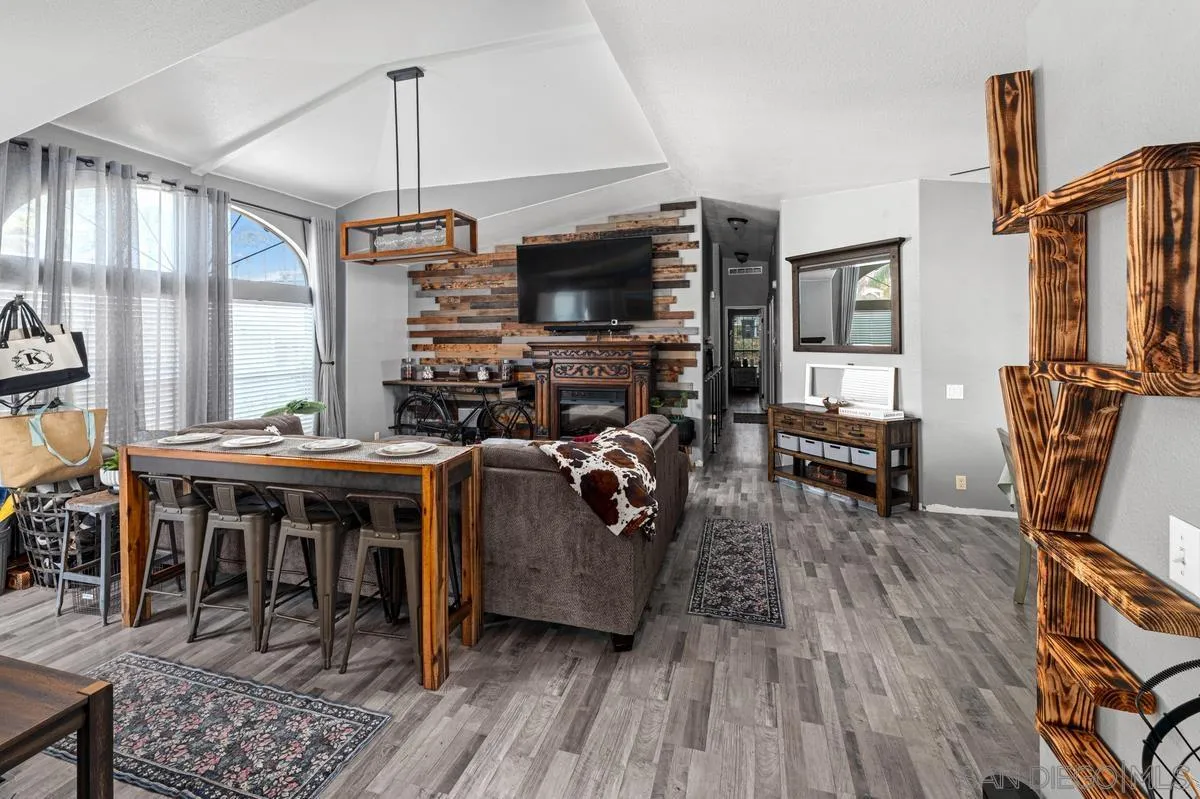 https://cdn.realtyfeed.com/cdn/127/260010338/8e2d3d7d2e0b2640a7ddacdb2a3349f0.webp