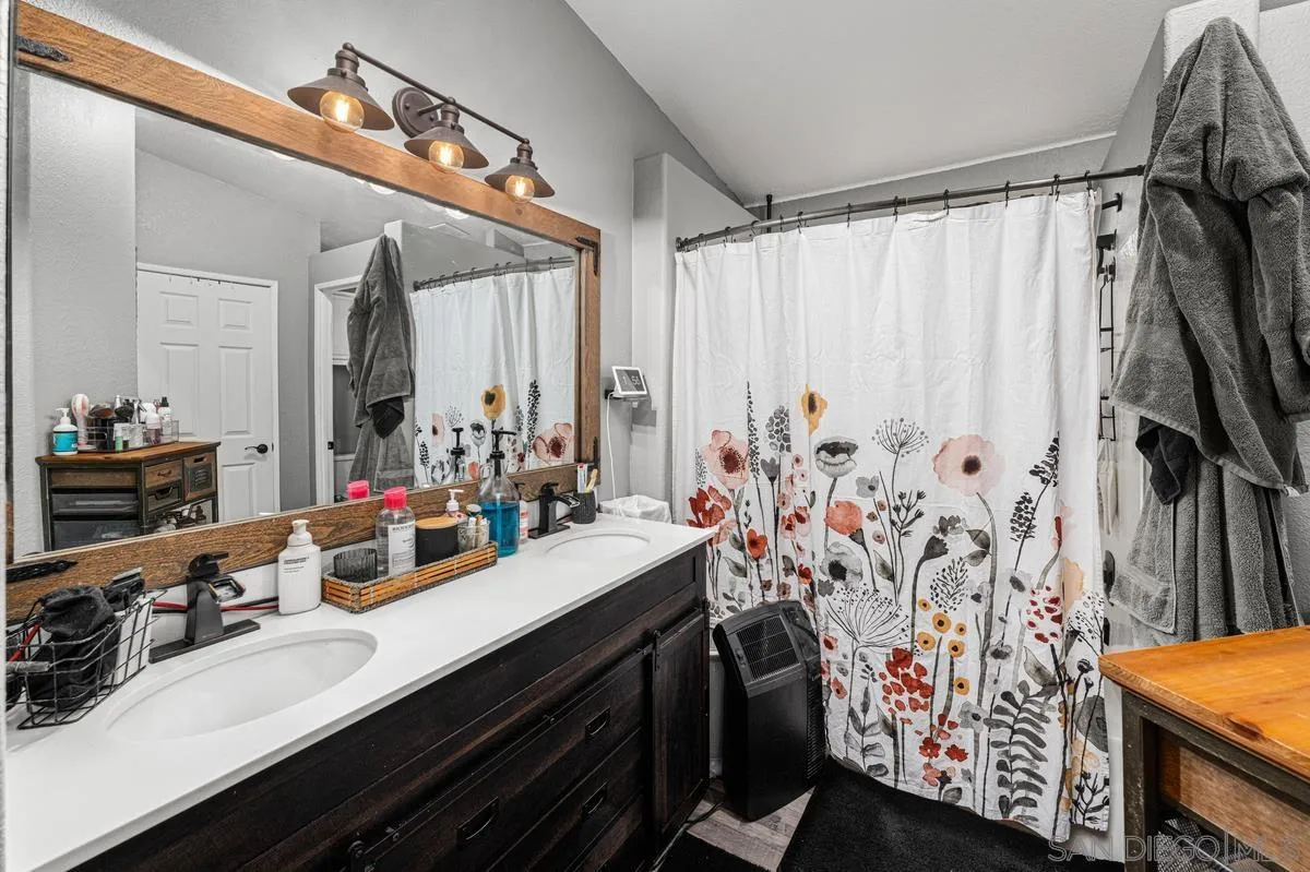https://cdn.realtyfeed.com/cdn/127/260010338/c7beae55309ddd928925a947851fb282.webp